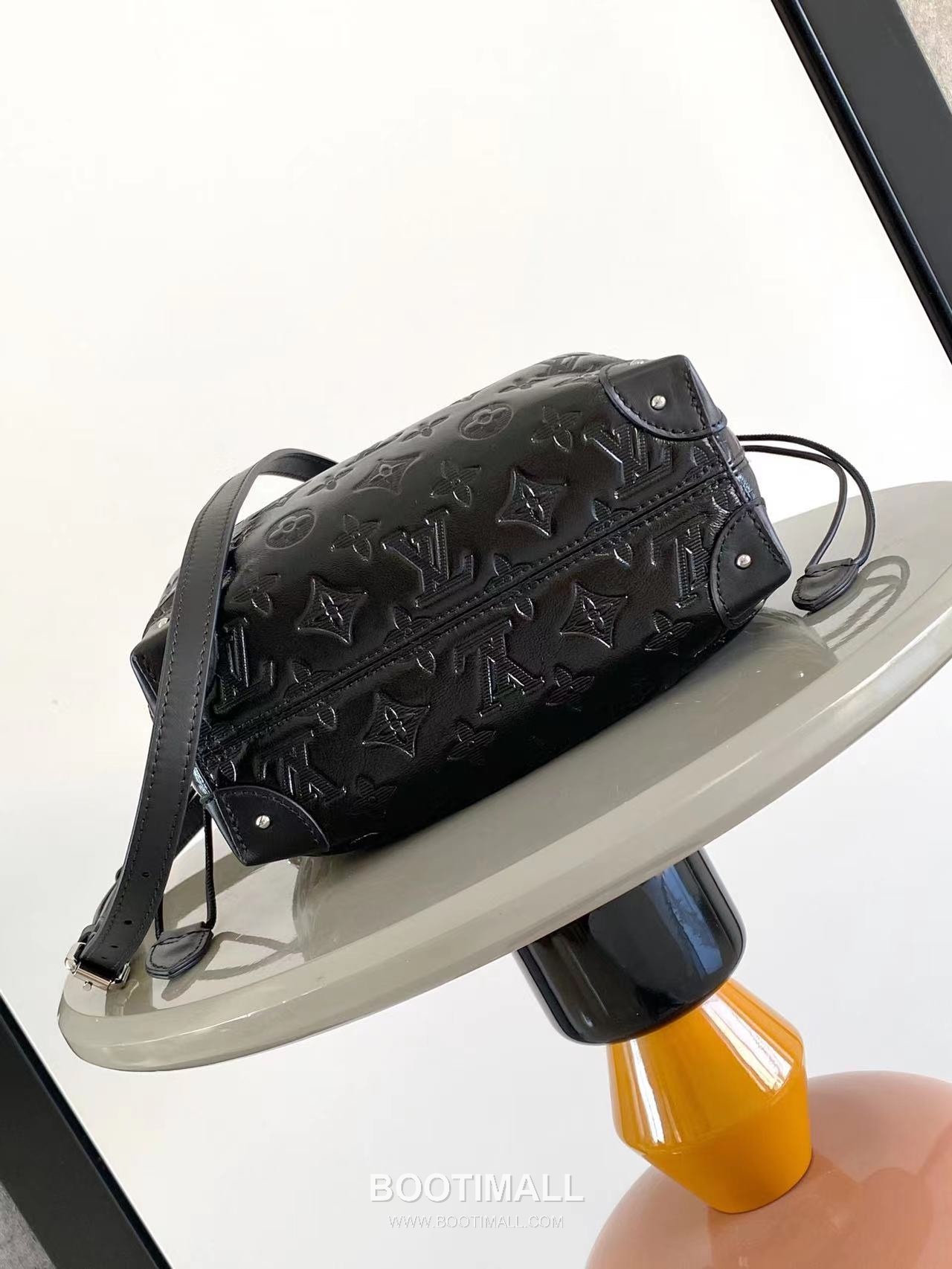 Louis Vuitton Noé Trunk Small M13484 Monogram Embossed Lambskin Leather Bucket Bag 루이비통 노에 트렁크 스몰 모노그램 엠보스드 램스킨 레더 버킷백 23cm 4