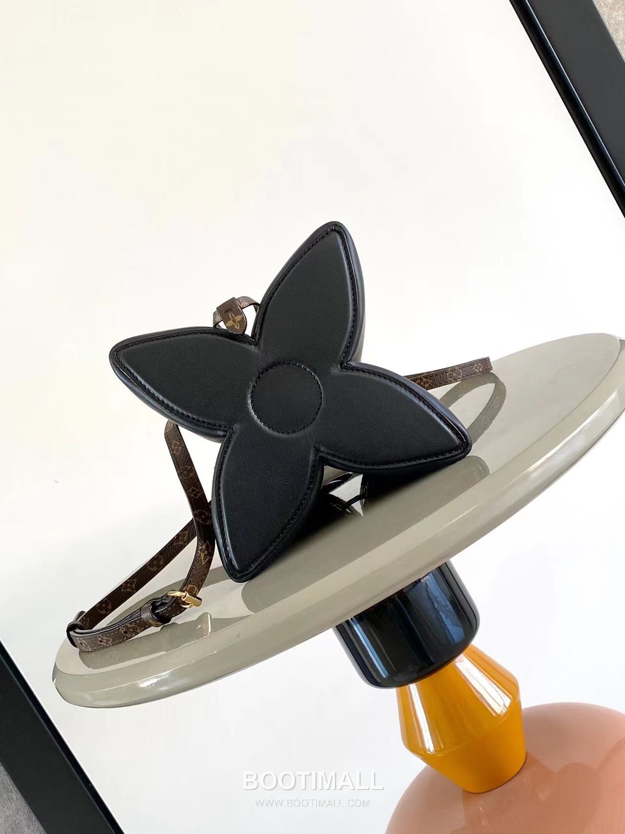 Louis Vuitton Bloom Bag M13843 Calfskin Leather Monogram Canvas Trim Shoulder Bag 루이비통 블룸 백 카프스킨 레더 모노그램 캔버스 트림 숄더백 21cm 3