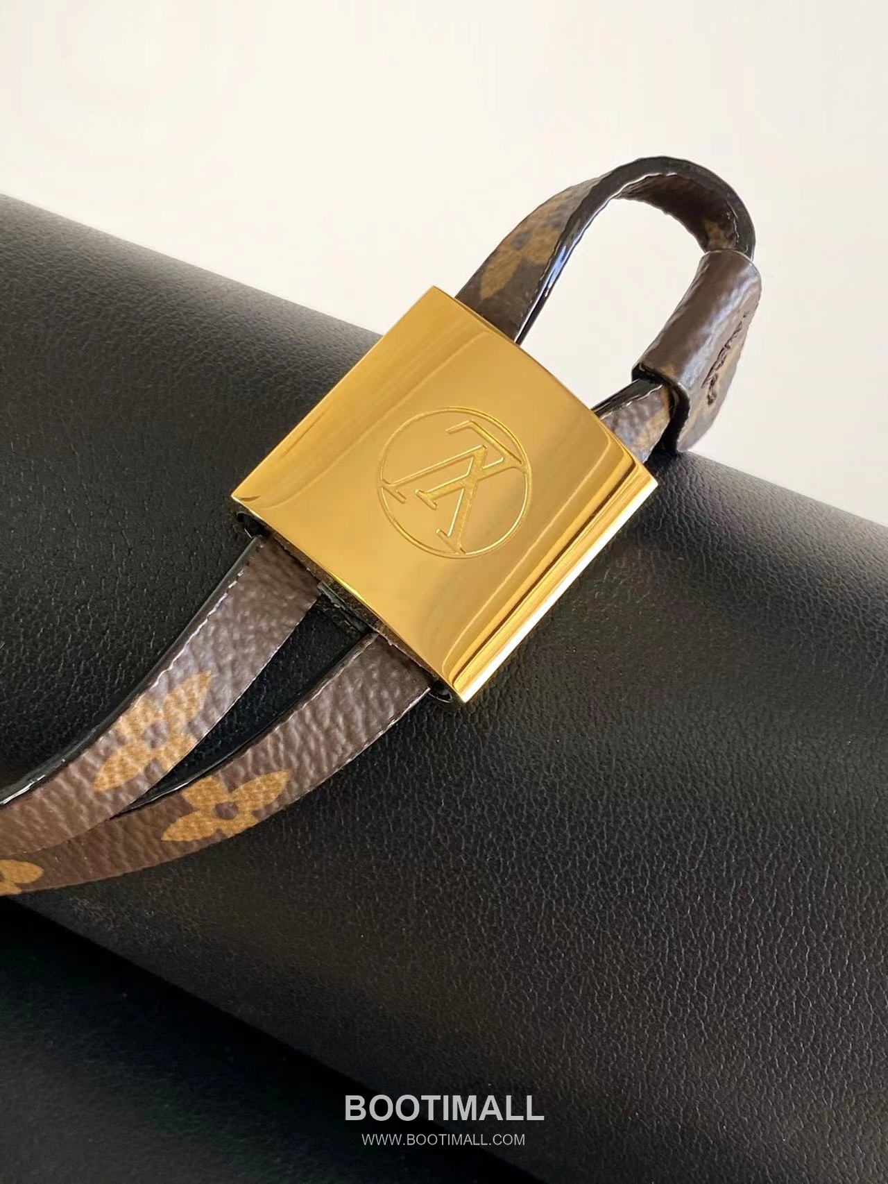 Louis Vuitton Bloom Bag M13843 Calfskin Leather Monogram Canvas Trim Shoulder Bag 루이비통 블룸 백 카프스킨 레더 모노그램 캔버스 트림 숄더백 21cm 4