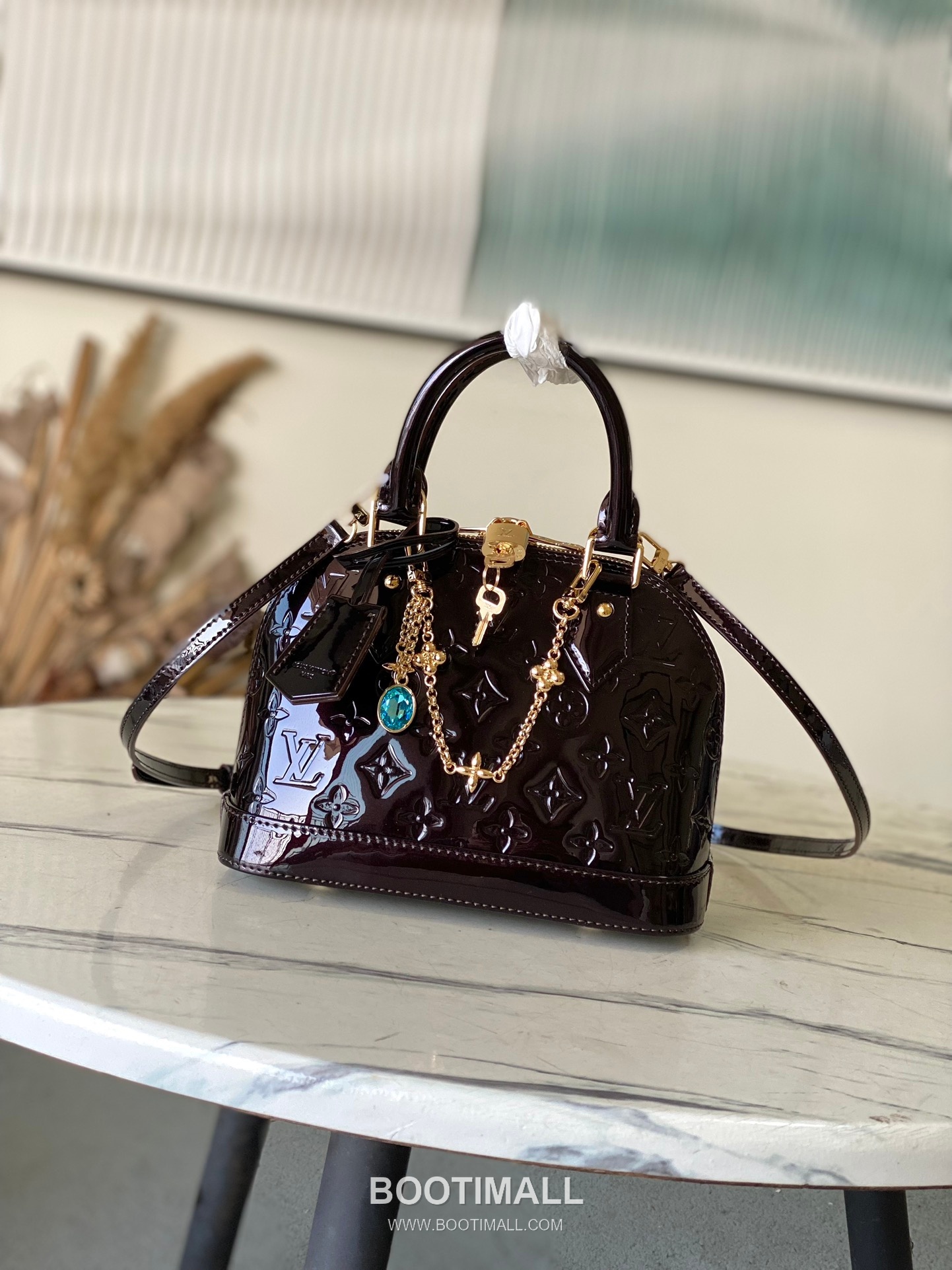 Louis Vuitton Alma BB M27172 Epi Patent Embossed Leather Shoulder Bag 루이비통 알마 BB 에피 페이턴트 엠보스 레더 숄더백 25cm 1