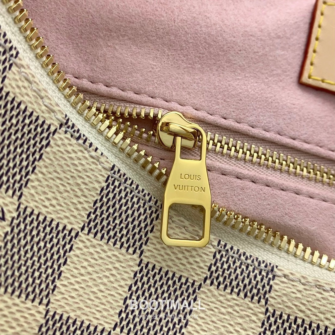 Louis Vuitton Slouchy PM M00116 Damier Azur Coated Canvas Shoulder Bag 루이비통 슬라우치 PM 다미에 아주르 코팅 캔버스 숄더백 33cm 6