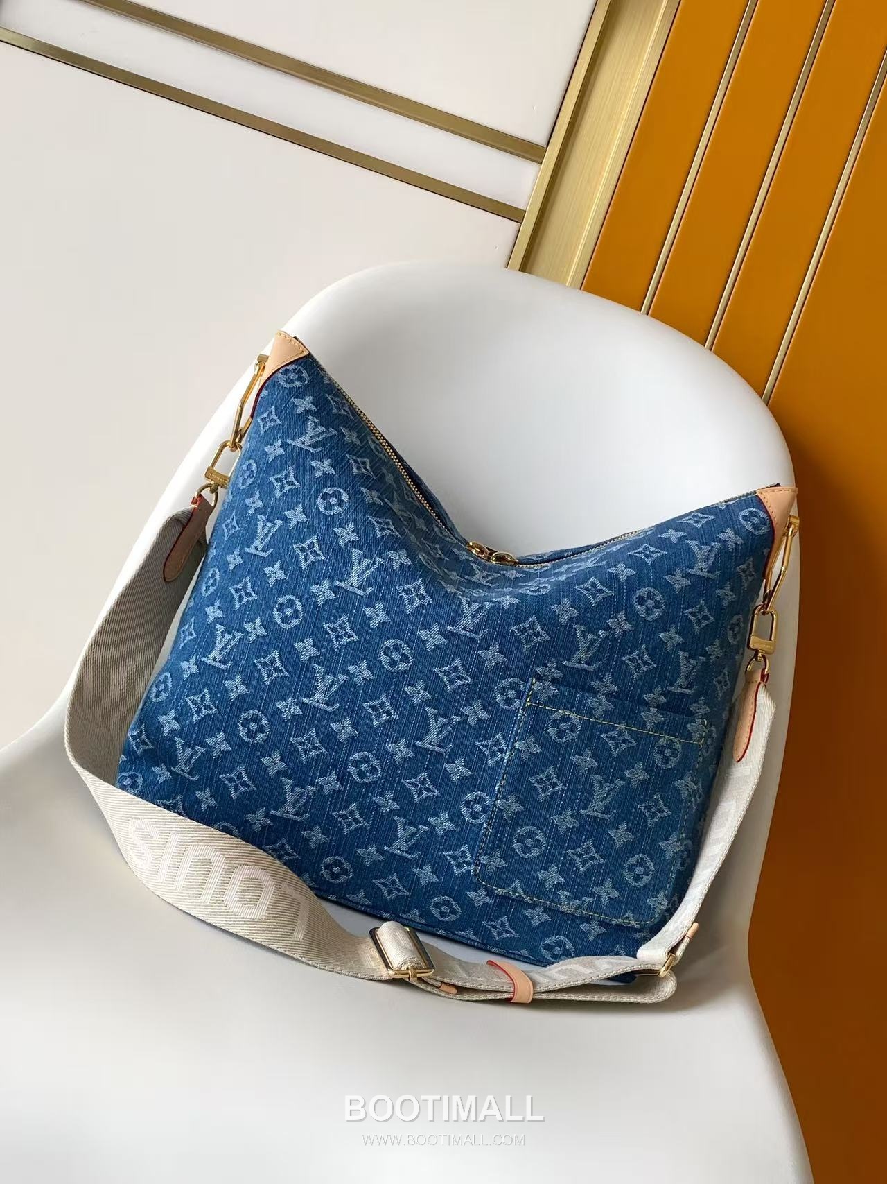 Louis Vuitton Coussin Hobo MM M13390 Monogram Denim Canvas Shoulder Bag 루이비통 쿠션 호보 MM 모노그램 데님 캔버스 숄더백 38cm 3