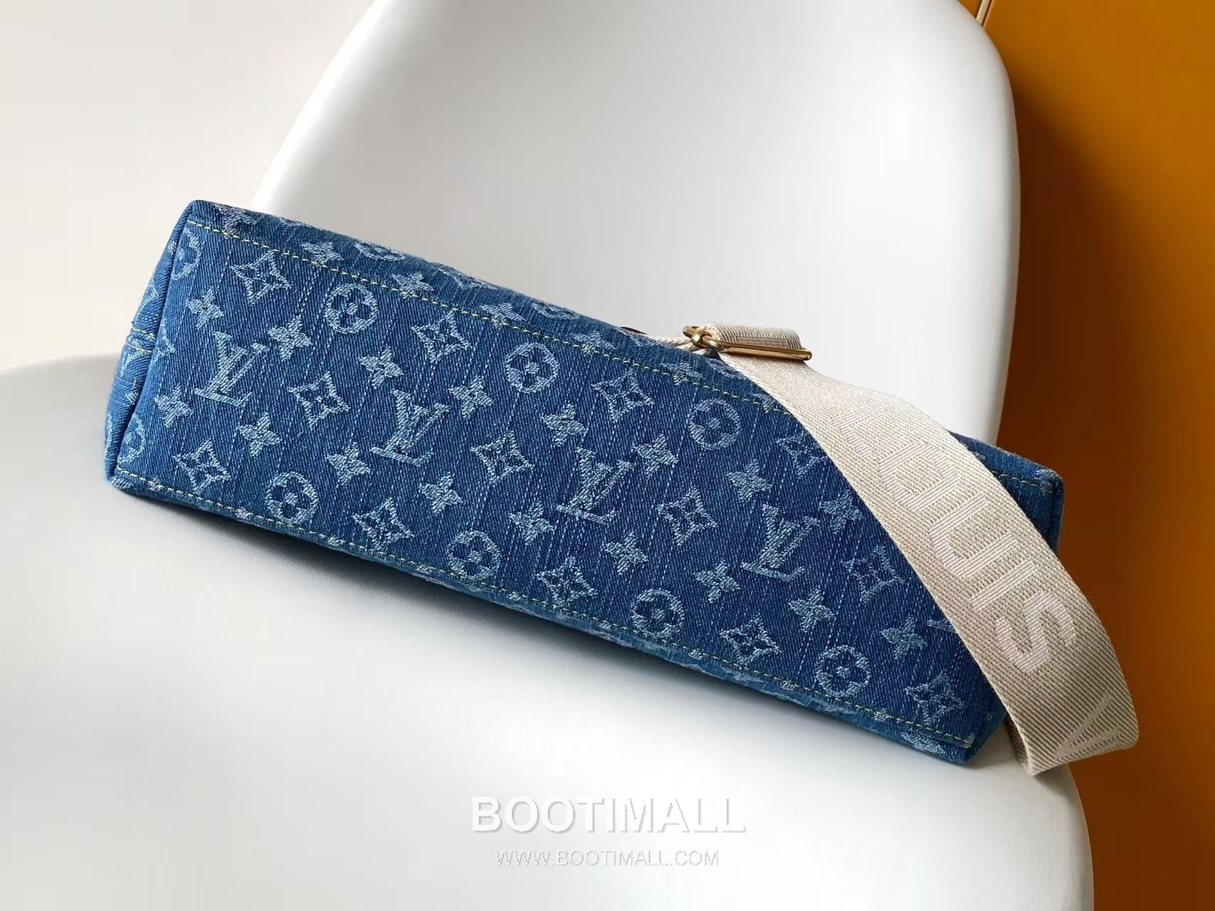 Louis Vuitton Coussin Hobo MM M13390 Monogram Denim Canvas Shoulder Bag 루이비통 쿠션 호보 MM 모노그램 데님 캔버스 숄더백 38cm 4