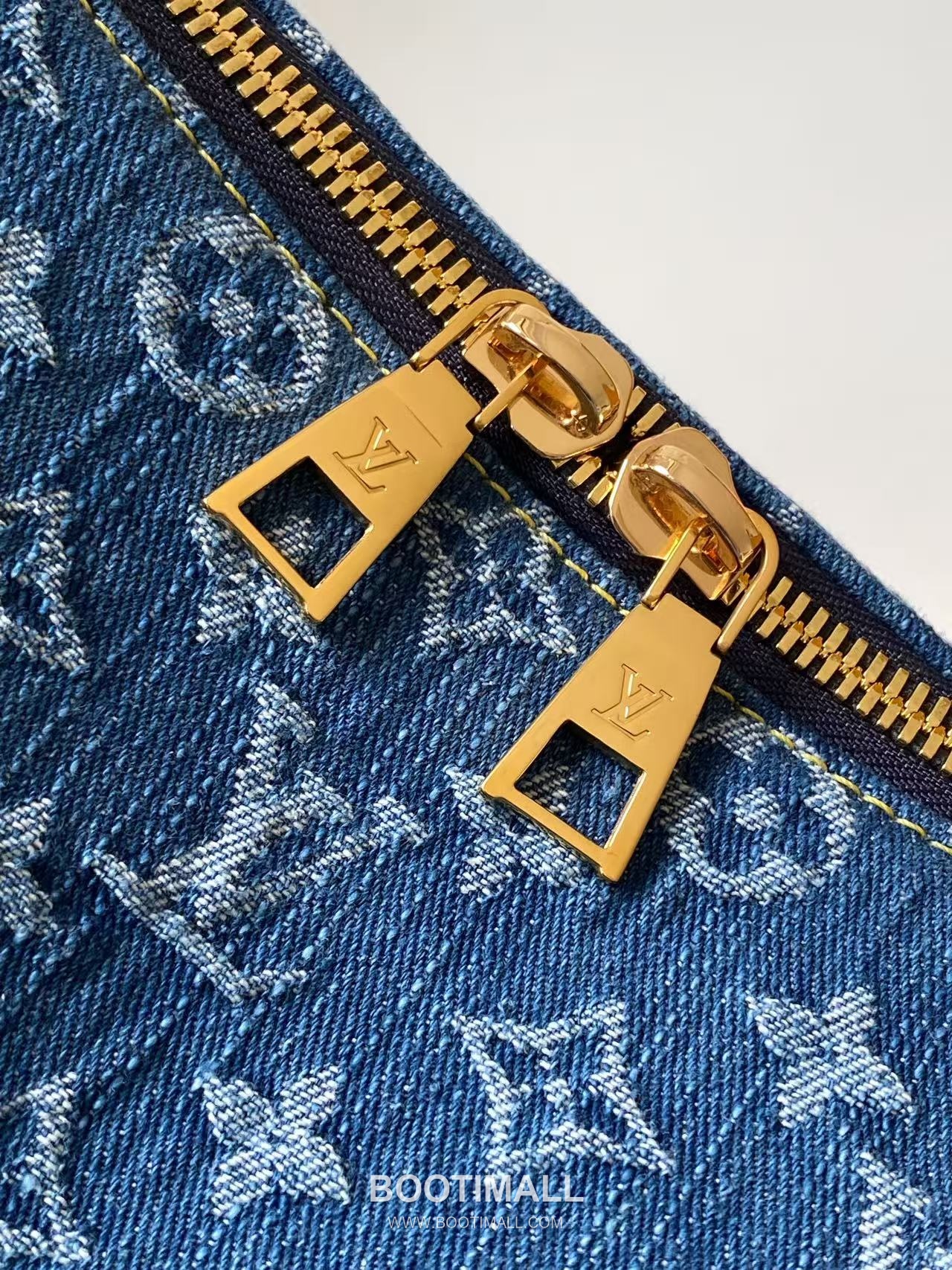 Louis Vuitton Coussin Hobo MM M13390 Monogram Denim Canvas Shoulder Bag 루이비통 쿠션 호보 MM 모노그램 데님 캔버스 숄더백 38cm 5