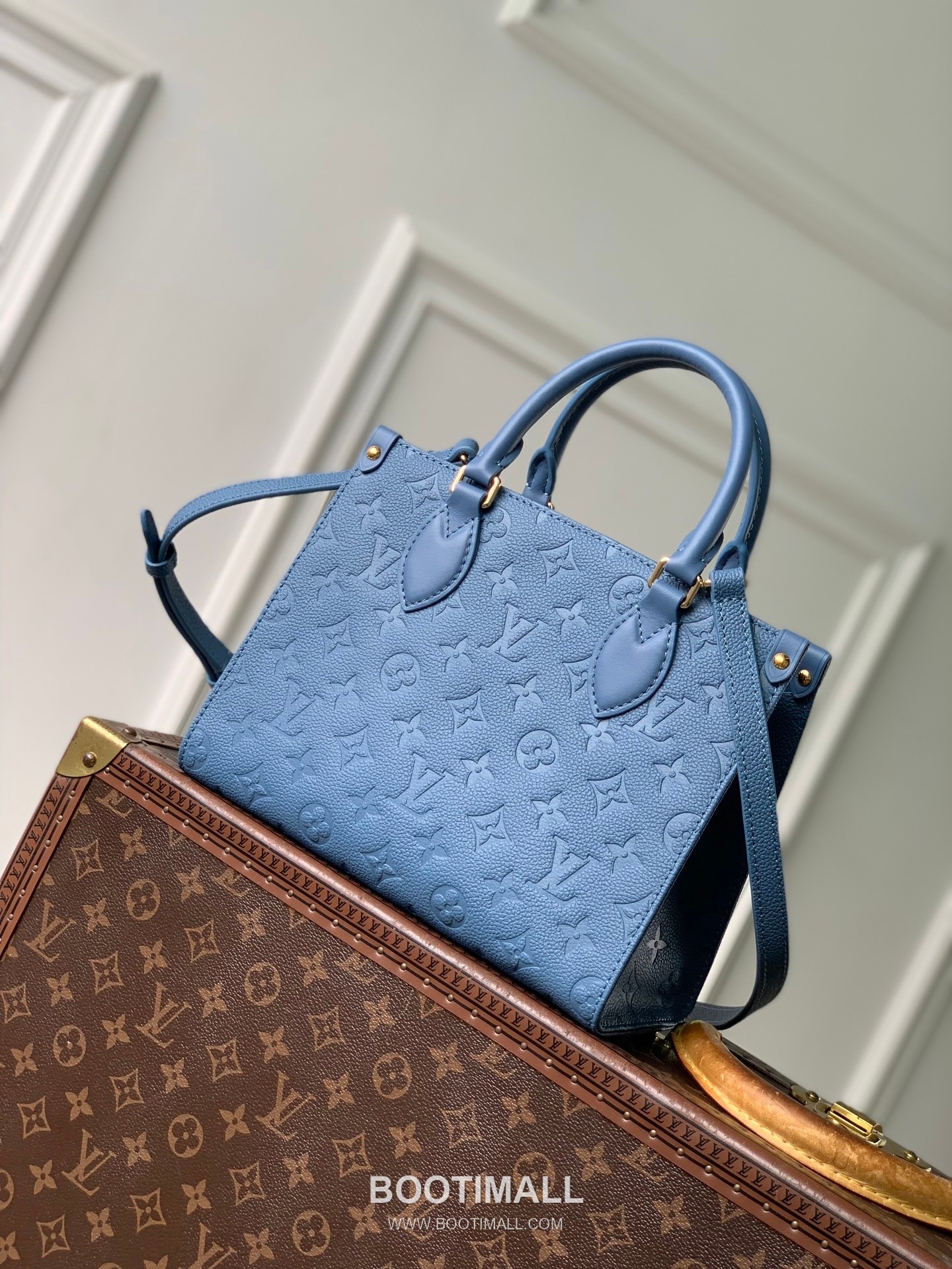 Louis Vuitton OnTheGo PM M28181 Monogram Empreinte Leather Shoulder Bag 루이비통 온더고 PM 모노그램 앙프렝뜨 레더 숄더백 25cm 1