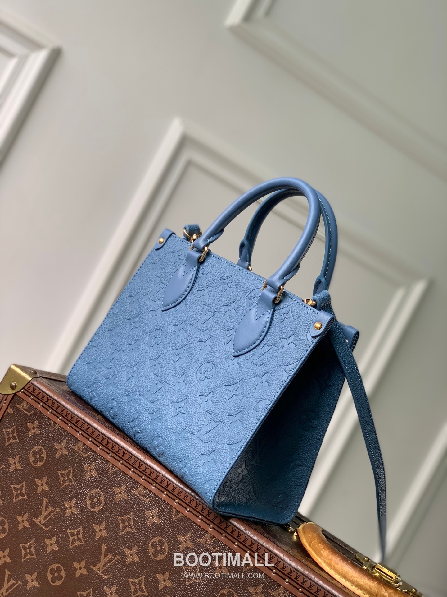 Louis Vuitton OnTheGo PM M28181 Monogram Empreinte Leather Shoulder Bag 루이비통 온더고 PM 모노그램 앙프렝뜨 레더 숄더백 25cm 2