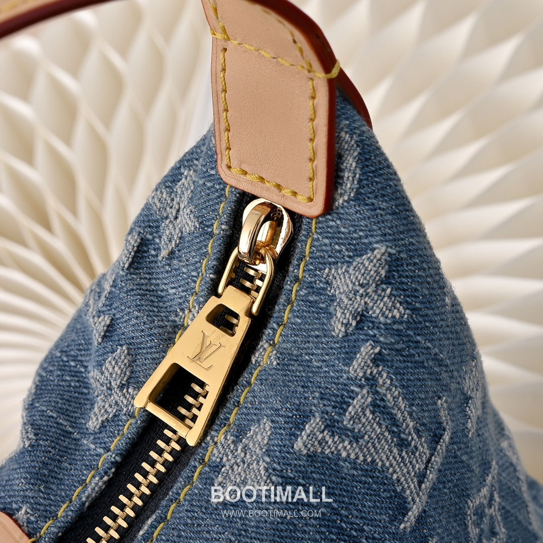 Louis Vuitton Hills Pochette M82949 Monogram Empreinte Denim Shoulder Bag 루이비통 힐스 포쉐트 모노그램 앙프렝뜨 데님 숄더백 20.5cm 4