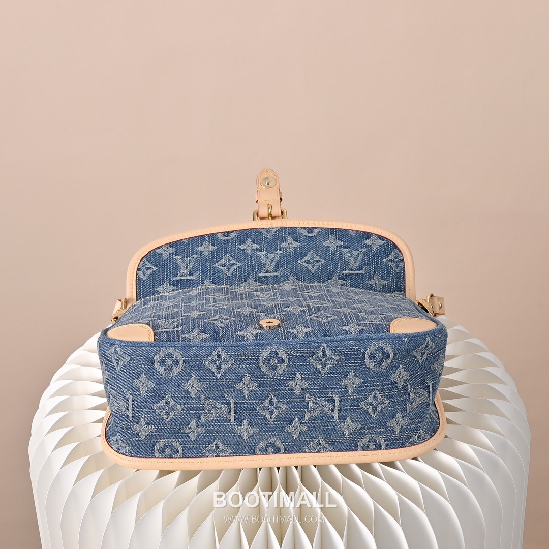 Louis Vuitton Diane M13070 Monogram Denim Canvas Shoulder Bag 루이비통 다이앤 모노그램 데님 캔버스 숄더백 24cm 9