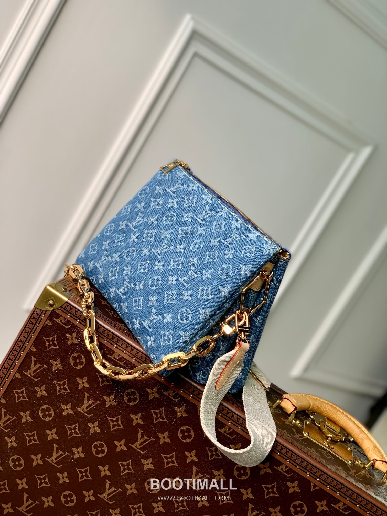 Louis Vuitton Coussin PM M24564 Monogram Denim Canvas Shoulder Bag 루이비통 쿠션 PM 모노그램 데님 캔버스 숄더백 26cm 3