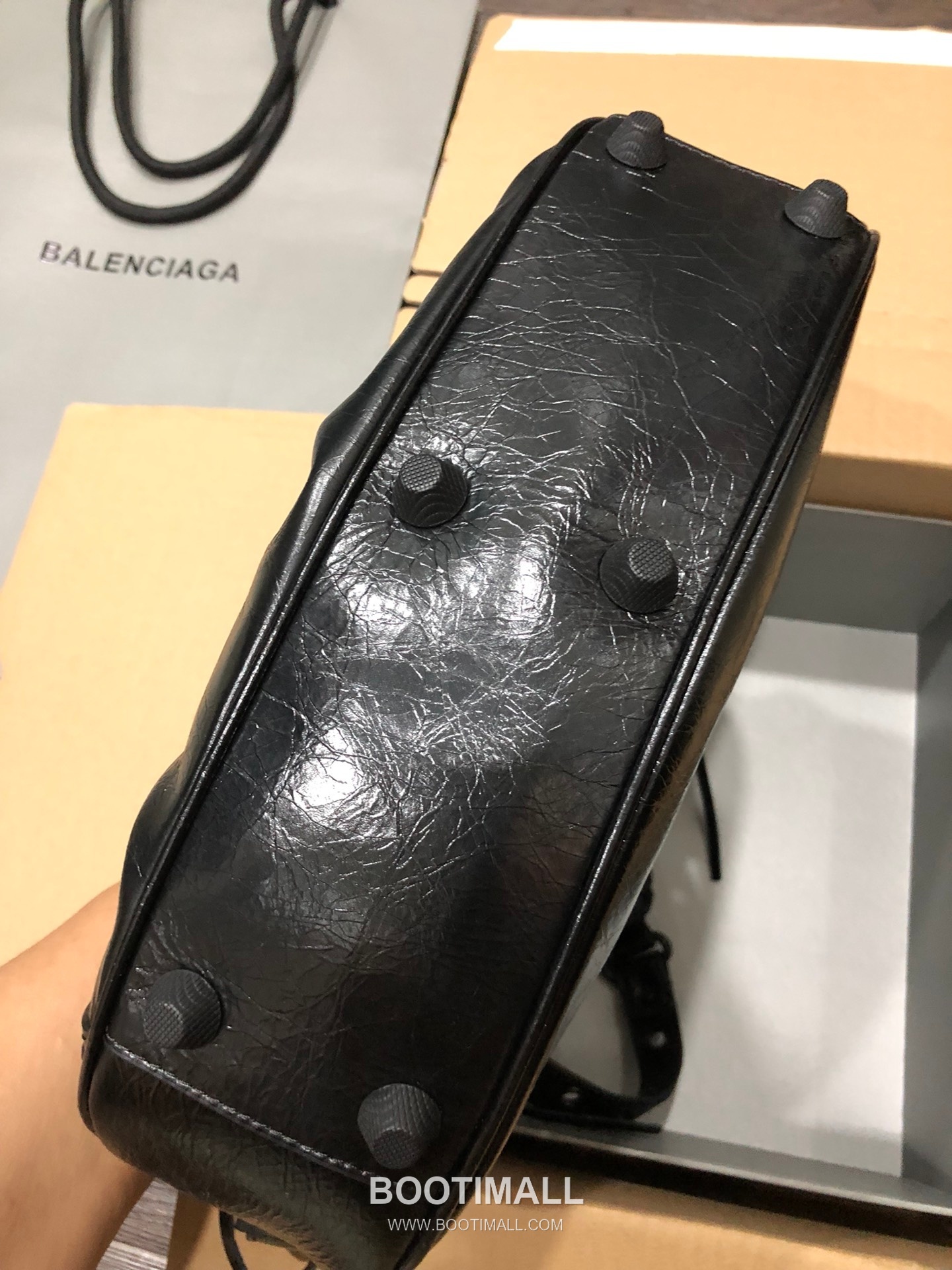 Balenciaga Le Cagole Large Hobo Bag Leather Shoulder & Crossbody Bag 발렌시아가 르 카골 라지 호보백 레더 숄더 크로스백 33cm 5