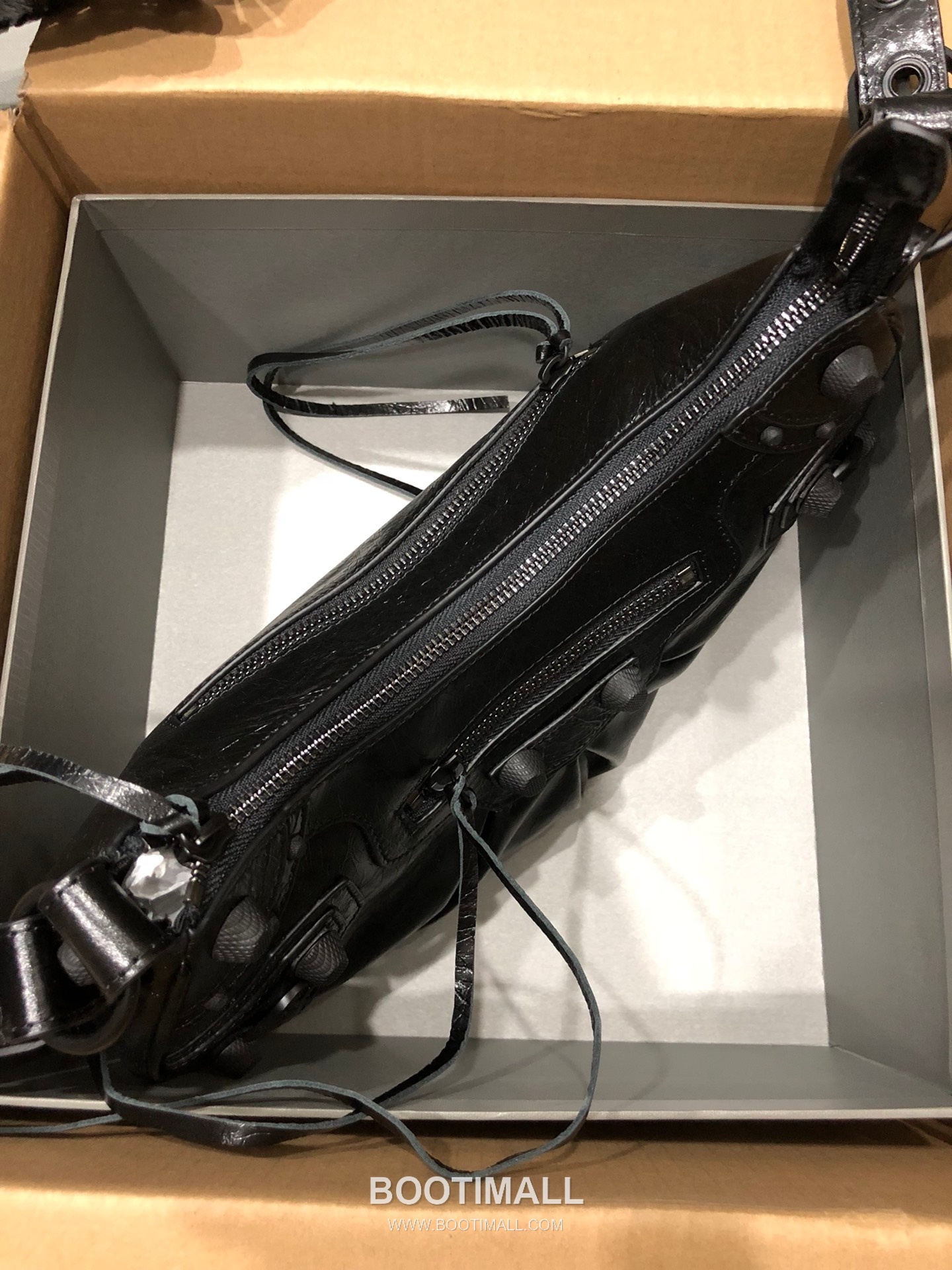 Balenciaga Le Cagole Large Hobo Bag Leather Shoulder & Crossbody Bag 발렌시아가 르 카골 라지 호보백 레더 숄더 크로스백 33cm 6