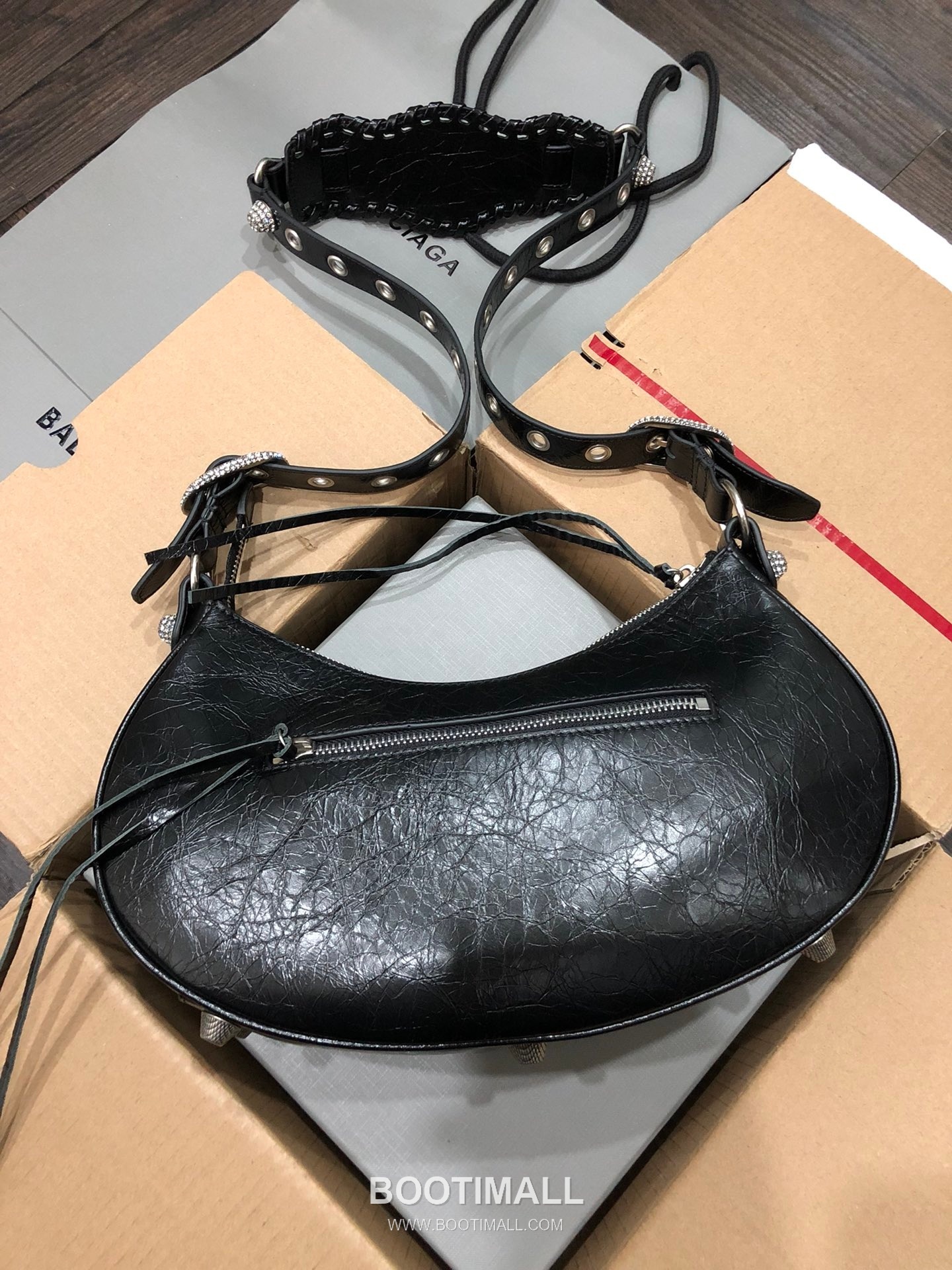 Balenciaga Le Cagole Large Hobo Bag Crystal Hardware Leather Shoulder & Crossbody Bag 발렌시아가 르 카골 라지 호보백 크리스탈 하드웨어 레더 숄더 크로스백 33cm 2
