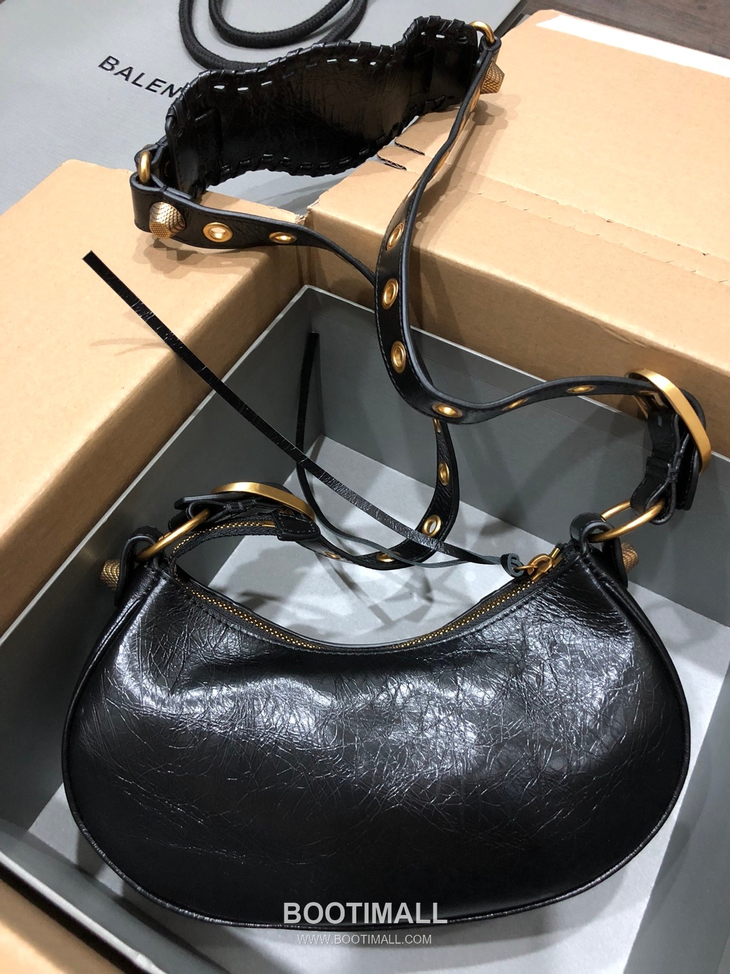 Balenciaga Le Cagole Large Hobo Bag Gold Hardware Leather Shoulder & Crossbody Bag 발렌시아가 르 카골 라지 호보백 골드 하드웨어 레더 숄더 크로스백 33cm 5