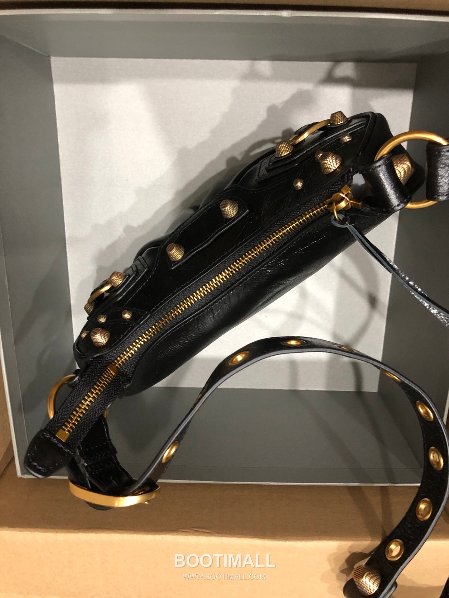 Balenciaga Le Cagole Large Hobo Bag Gold Hardware Leather Shoulder & Crossbody Bag 발렌시아가 르 카골 라지 호보백 골드 하드웨어 레더 숄더 크로스백 33cm 6