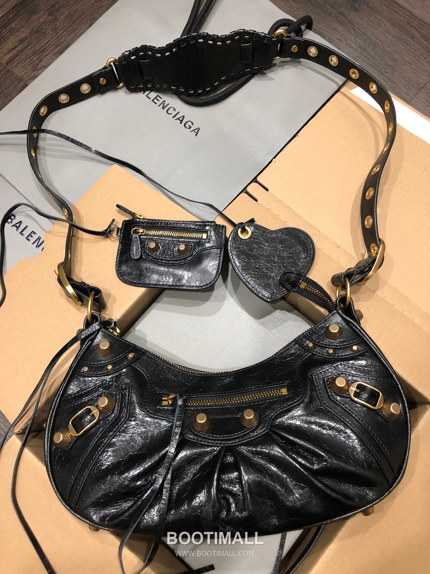 Balenciaga Le Cagole Large Hobo Bag Gold Hardware Leather Shoulder & Crossbody Bag 발렌시아가 르 카골 라지 호보백 골드 하드웨어 레더 숄더 크로스백 33cm 1