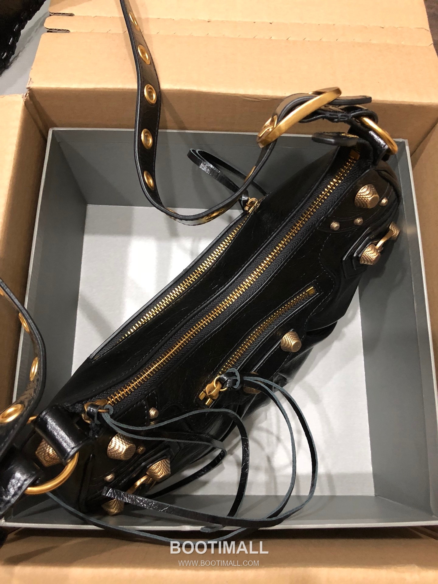 Balenciaga Le Cagole Large Hobo Bag Gold Hardware Leather Shoulder & Crossbody Bag 발렌시아가 르 카골 라지 호보백 골드 하드웨어 레더 숄더 크로스백 33cm 6