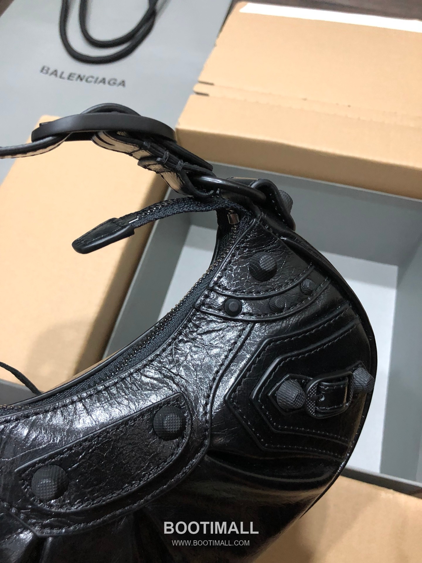 Balenciaga Le Cagole Large Hobo Bag Black Hardware Leather Shoulder & Crossbody Bag 발렌시아가 르 카골 라지 호보백 블랙 하드웨어 레더 숄더 크로스백 33cm 2