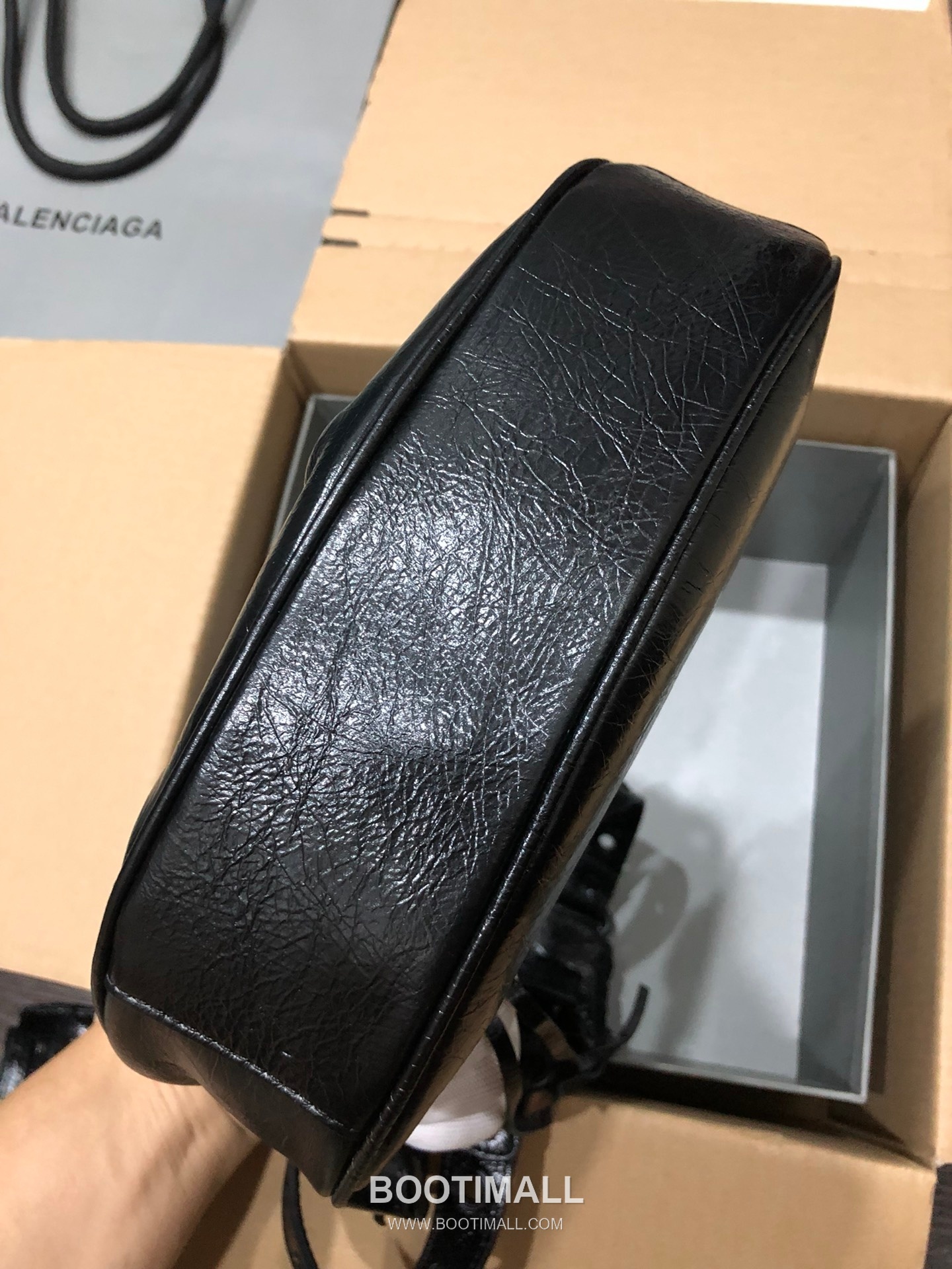 Balenciaga Le Cagole Large Hobo Bag Black Hardware Leather Shoulder & Crossbody Bag 발렌시아가 르 카골 라지 호보백 블랙 하드웨어 레더 숄더 크로스백 33cm 4