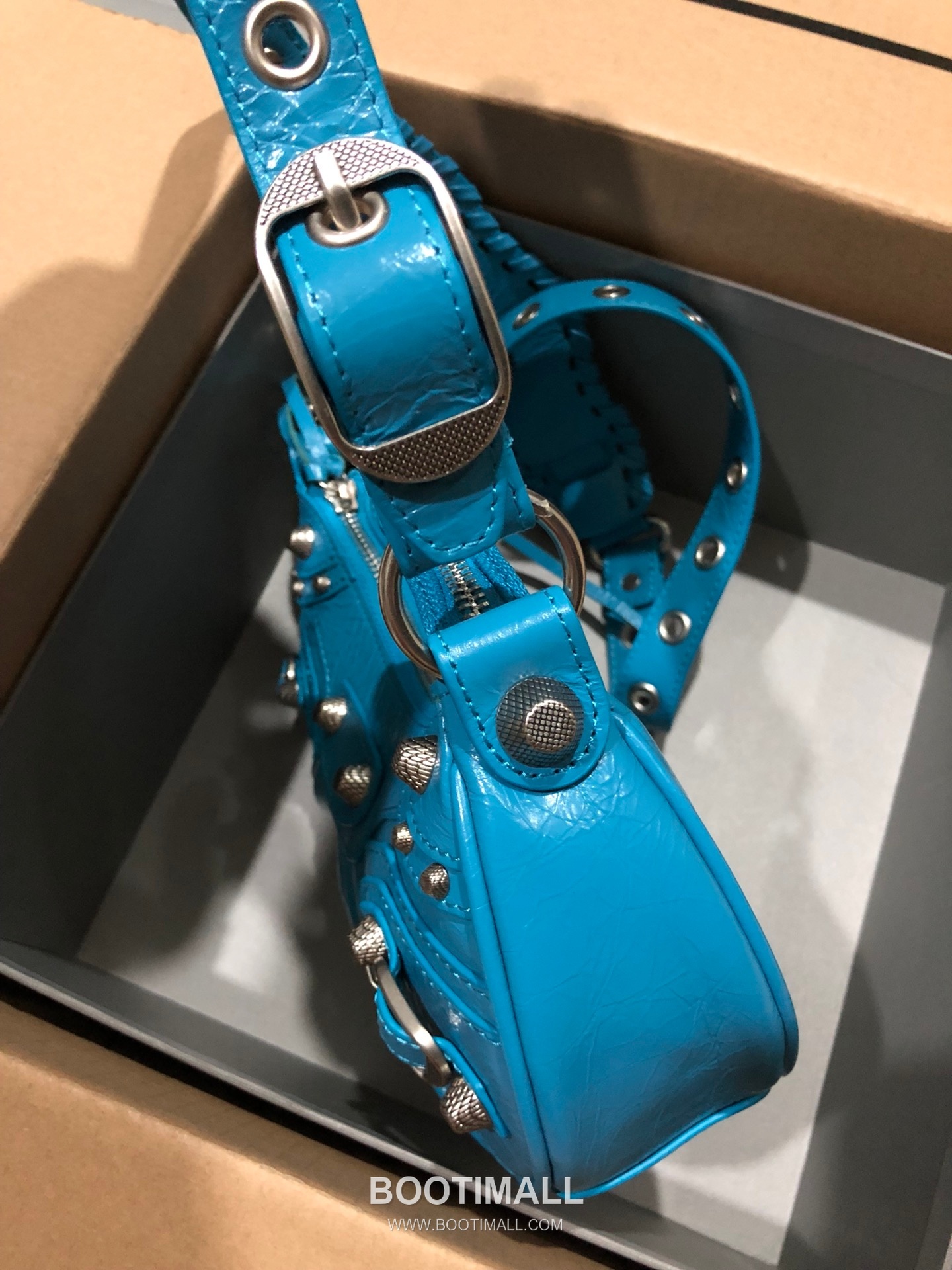 Balenciaga Le Cagole Small Hobo Bag Leather Shoulder & Crossbody Bag 발렌시아가 르 카골 스몰 호보백 레더 숄더 크로스백 26cm 3