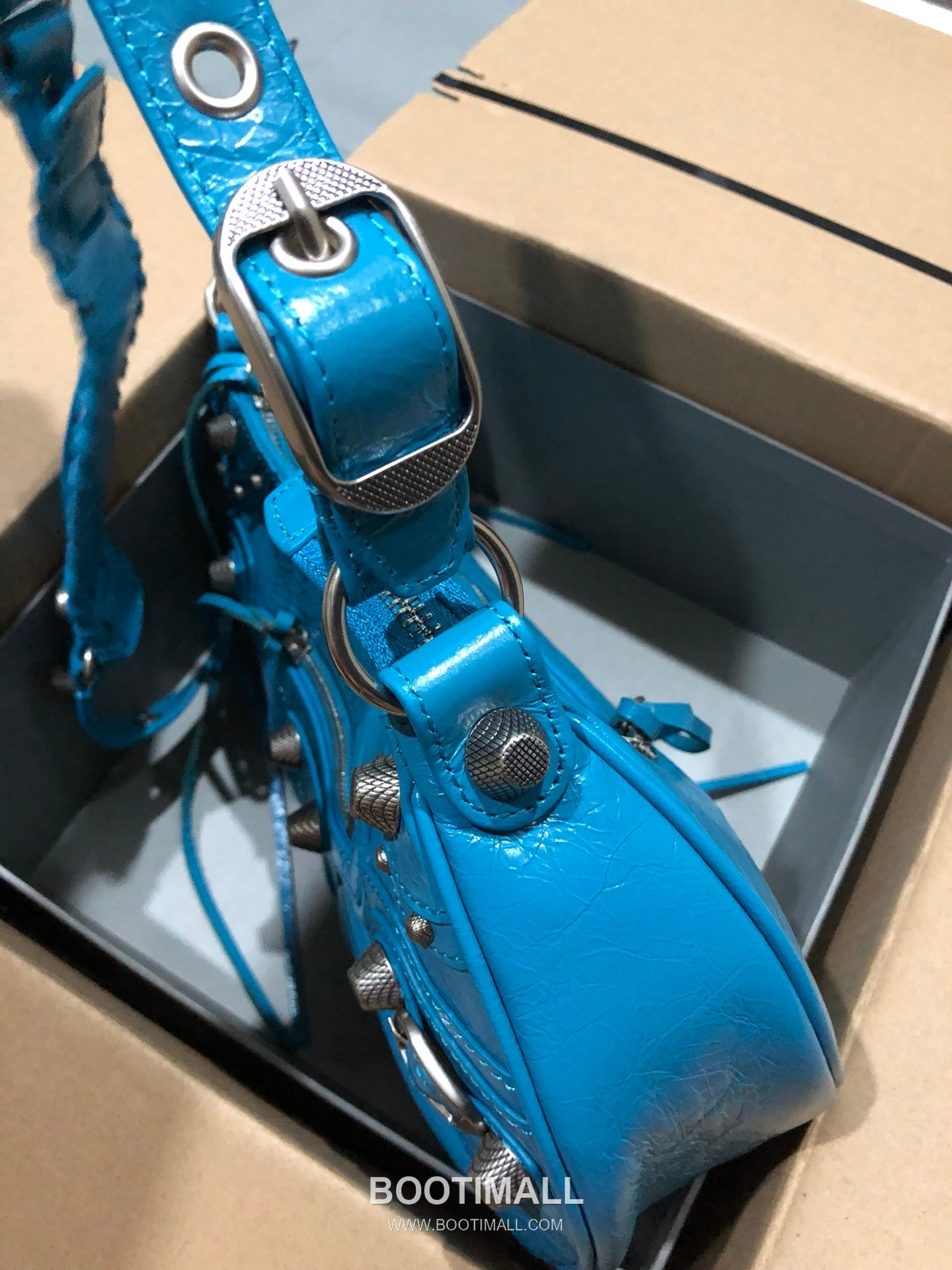 Balenciaga Le Cagole Large Hobo Bag Leather Shoulder & Crossbody Bag 발렌시아가 르 카골 라지 호보백 레더 숄더 크로스백 33cm 3