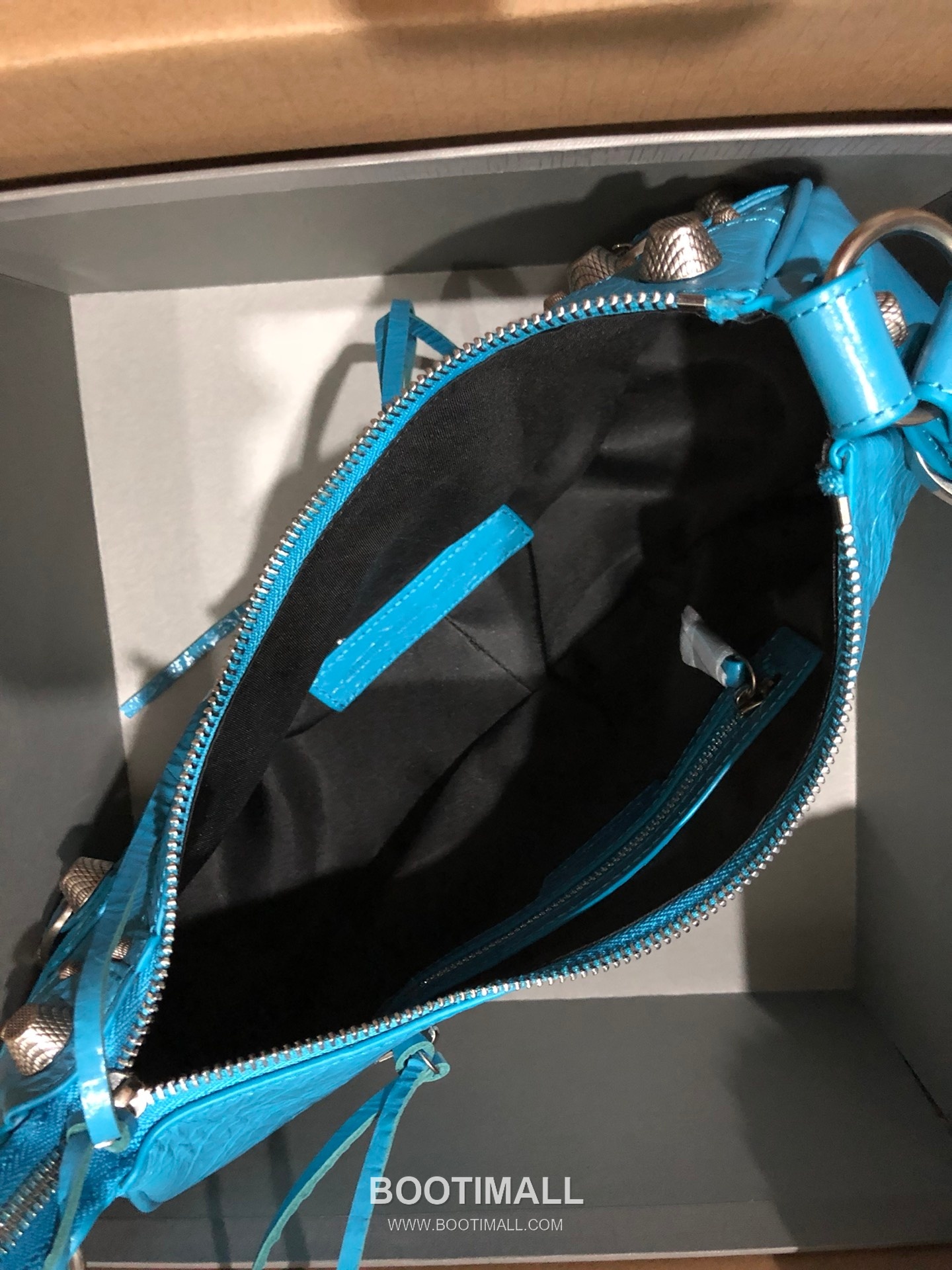 Balenciaga Le Cagole Large Hobo Bag Leather Shoulder & Crossbody Bag 발렌시아가 르 카골 라지 호보백 레더 숄더 크로스백 33cm 7