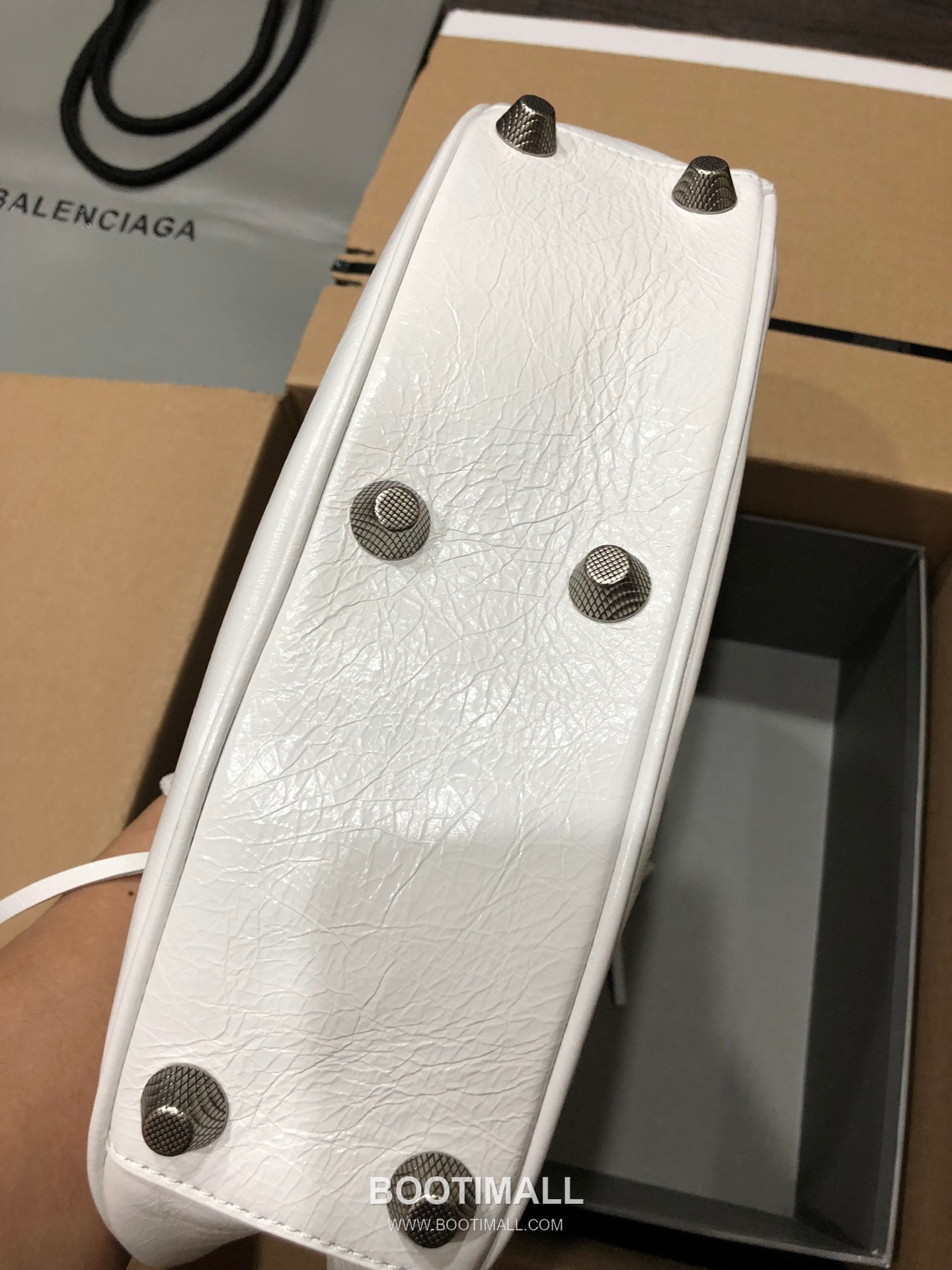 Balenciaga Le Cagole Large Hobo Bag Leather Shoulder & Crossbody Bag 발렌시아가 르 카골 라지 호보백 레더 숄더 크로스백 33cm 4