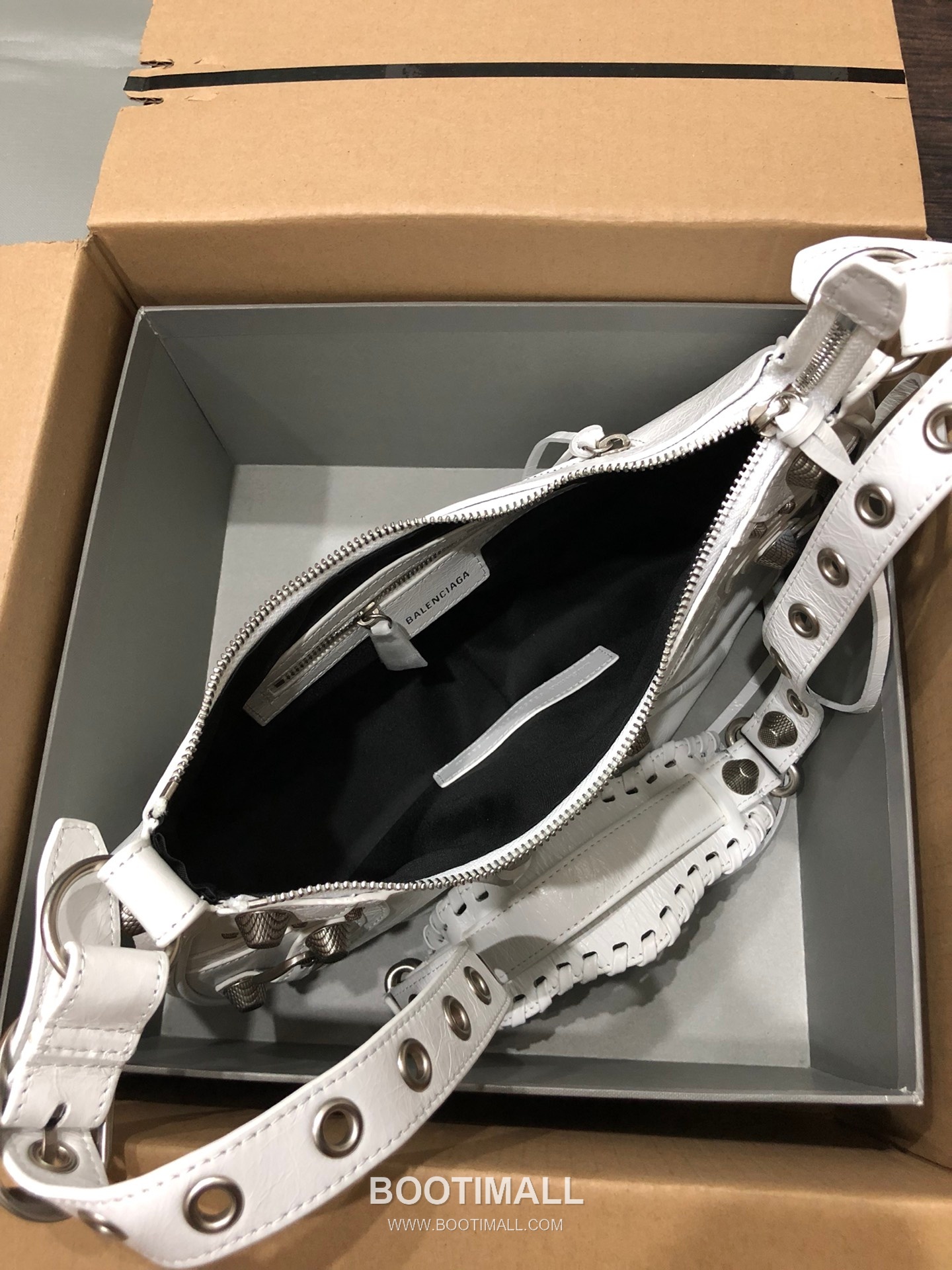 Balenciaga Le Cagole Large Hobo Bag Leather Shoulder & Crossbody Bag 발렌시아가 르 카골 라지 호보백 레더 숄더 크로스백 33cm 6