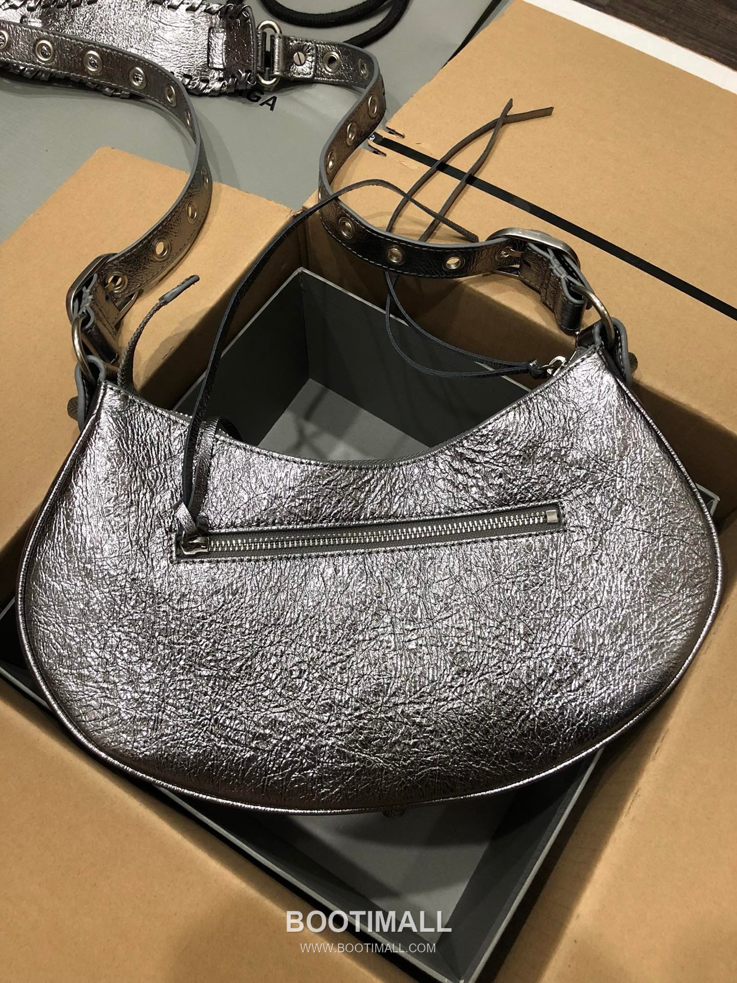Balenciaga Le Cagole Large Hobo Bag Leather Shoulder & Crossbody Bag 발렌시아가 르 카골 라지 호보백 레더 숄더 크로스백 33cm 5