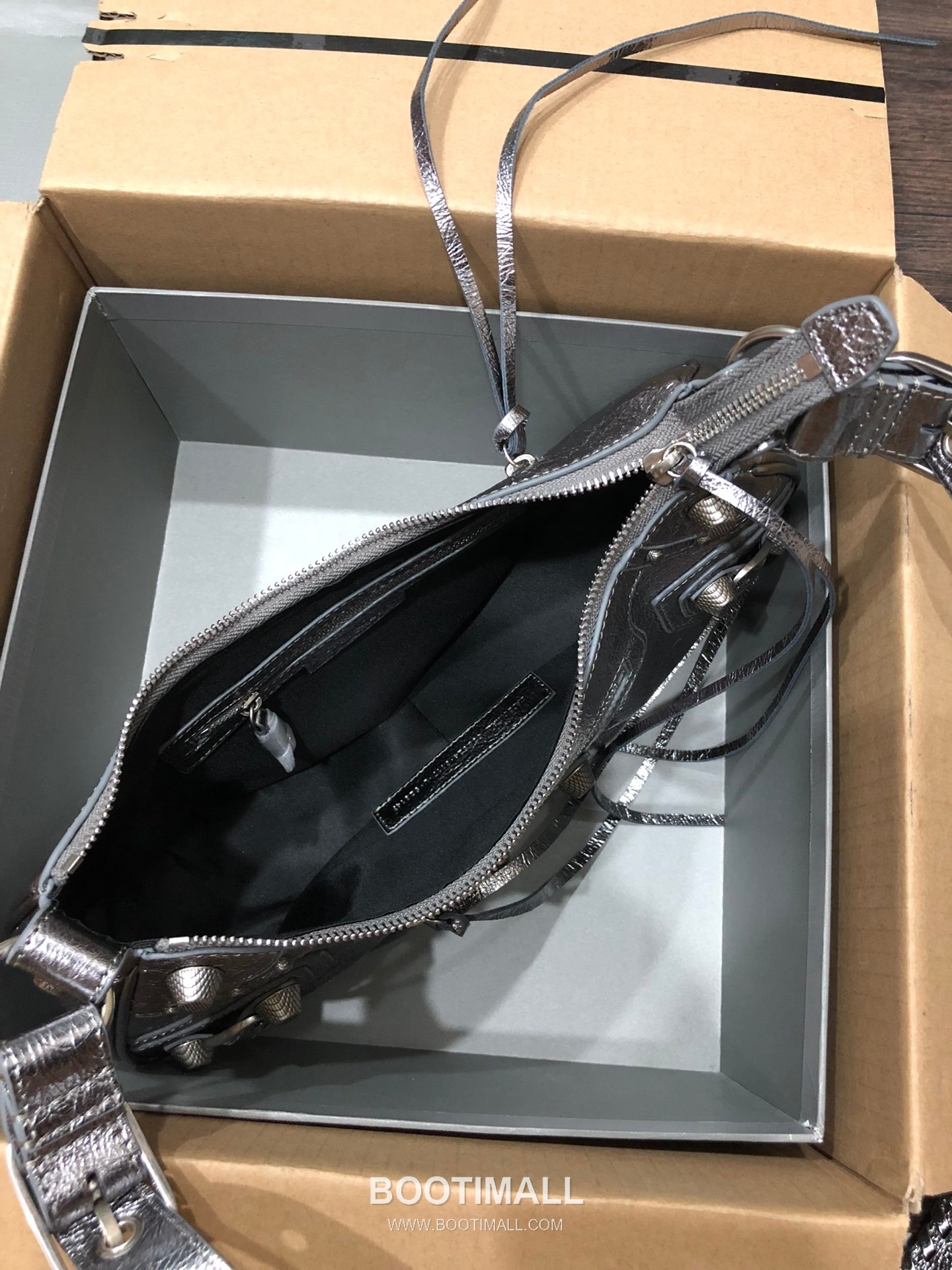 Balenciaga Le Cagole Large Hobo Bag Leather Shoulder & Crossbody Bag 발렌시아가 르 카골 라지 호보백 레더 숄더 크로스백 33cm 6