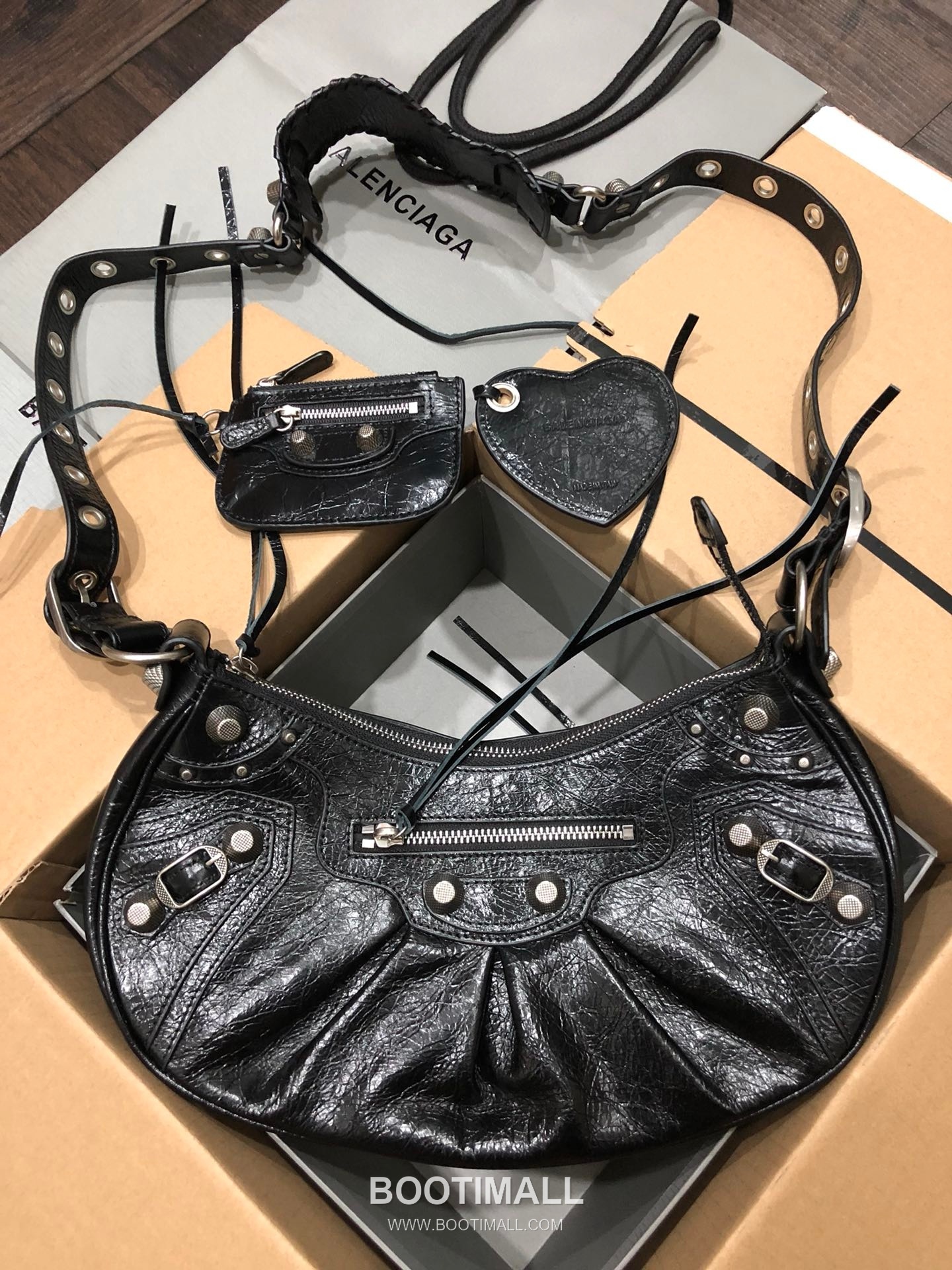 Balenciaga Le Cagole Large Hobo Bag Leather Shoulder & Crossbody Bag 발렌시아가 르 카골 라지 호보백 레더 숄더 크로스백 33cm 1