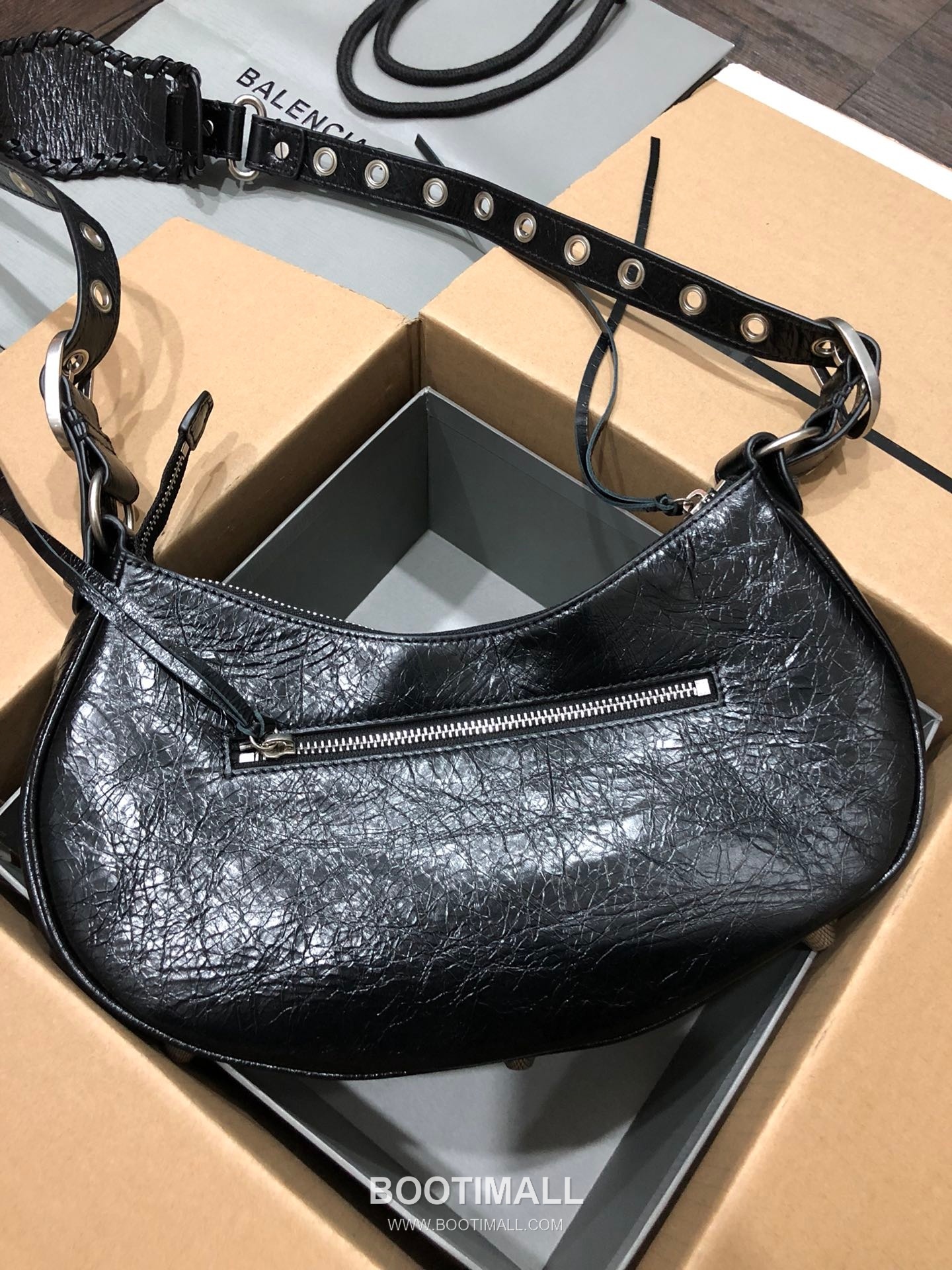Balenciaga Le Cagole Large Hobo Bag Leather Shoulder & Crossbody Bag 발렌시아가 르 카골 라지 호보백 레더 숄더 크로스백 33cm 5
