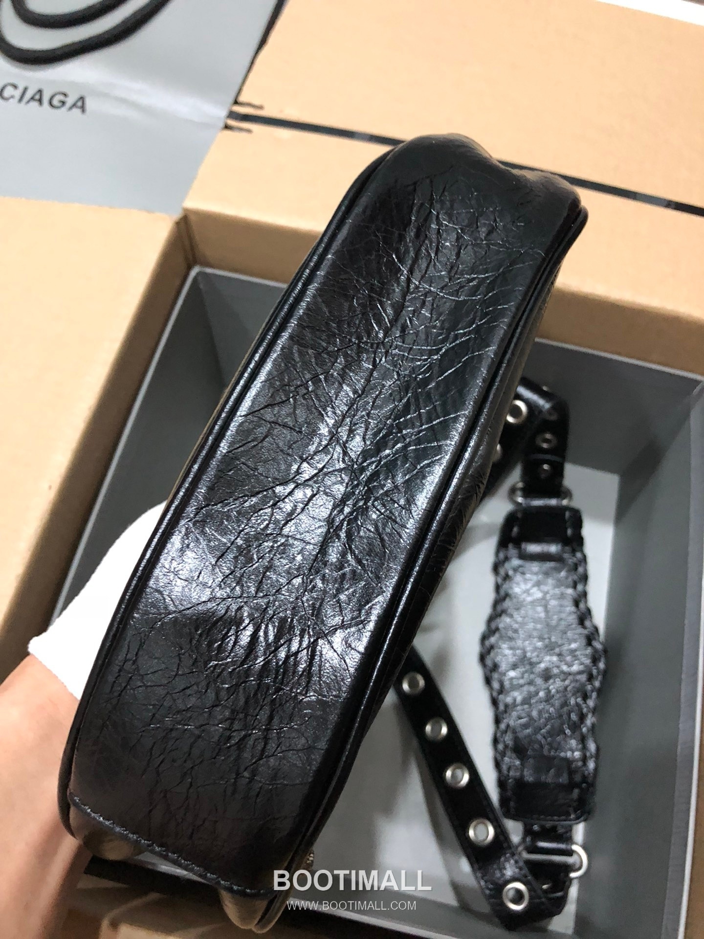 Balenciaga Le Cagole Small Hobo Bag Leather Shoulder & Crossbody Bag 발렌시아가 르 카골 스몰 호보백 레더 숄더 크로스백 26cm 4