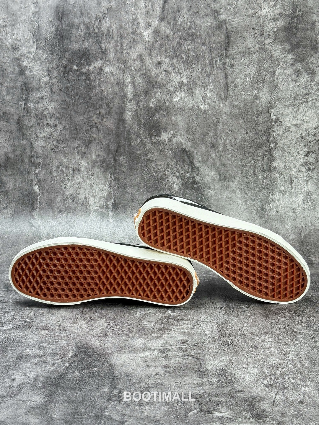 Vans Old Skool VR3 Canvas Low Sneakers 반스 올드스쿨 VR3 캔버스 로우 스니커즈
--- 7