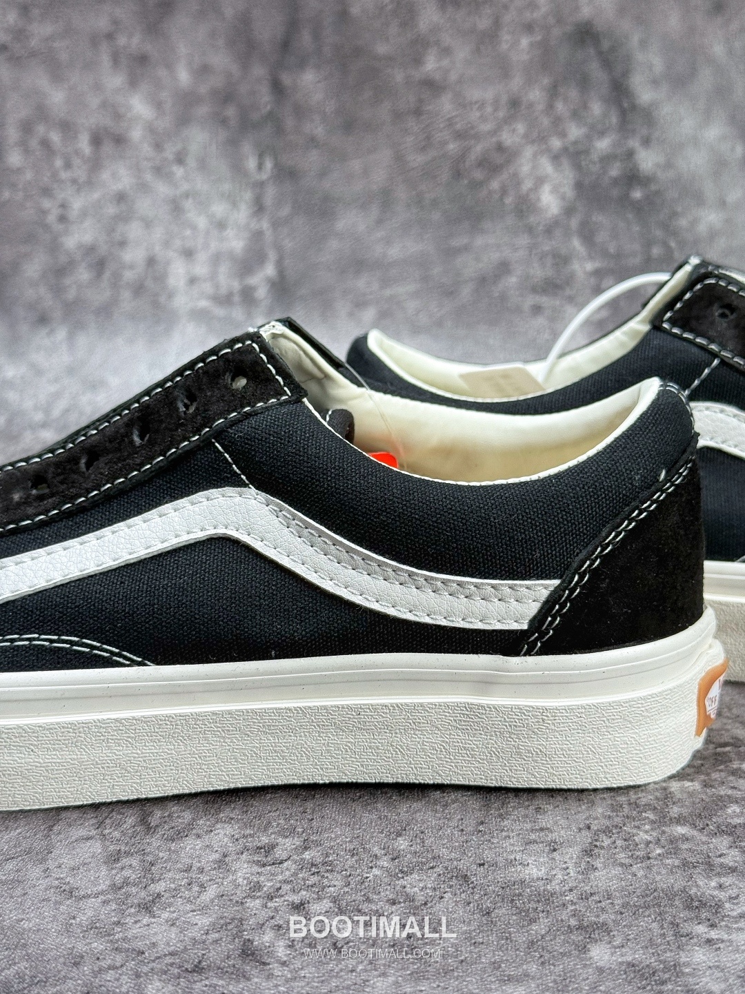 Vans Old Skool VR3 Canvas Low Sneakers 반스 올드스쿨 VR3 캔버스 로우 스니커즈
--- 9