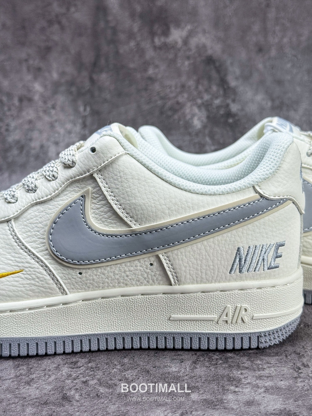 Nike Air Force 1 Low Leather Sneakers 나이키 에어포스 1 로우 레더 스니커즈

--- 9