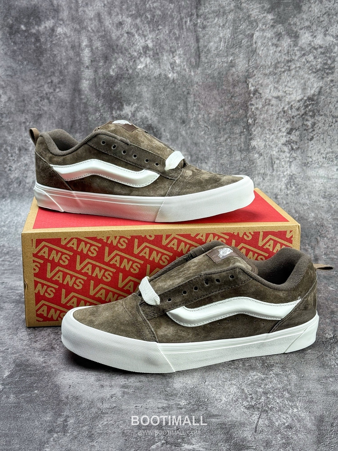 Vans Knu Skool Suede Low Sneakers 반스 뉴스쿨 스웨이드 로우 스니커즈
--- 4