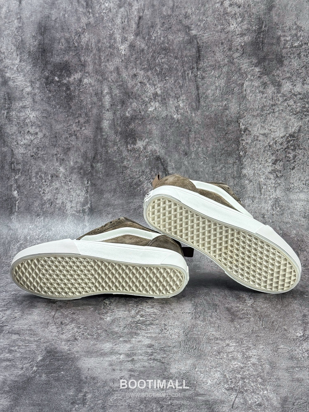 Vans Knu Skool Suede Low Sneakers 반스 뉴스쿨 스웨이드 로우 스니커즈
--- 7