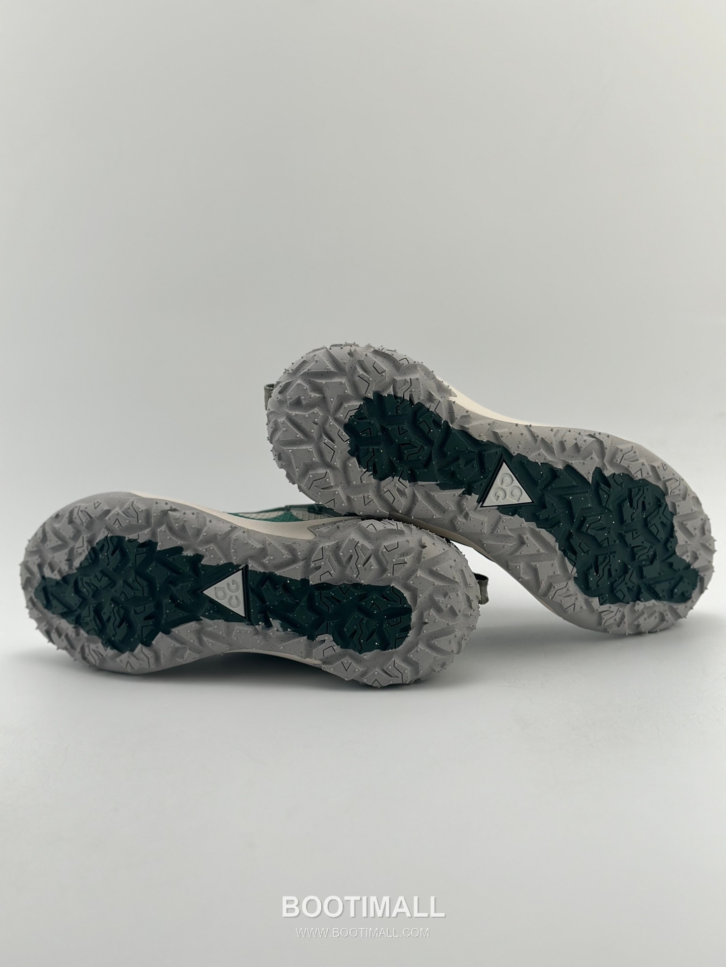 Nike ACG Mountain Fly 2 Low Mesh Trail Sneakers 나이키 ACG 마운틴 플라이 2 로우 메쉬 트레일 스니커즈
--- 6