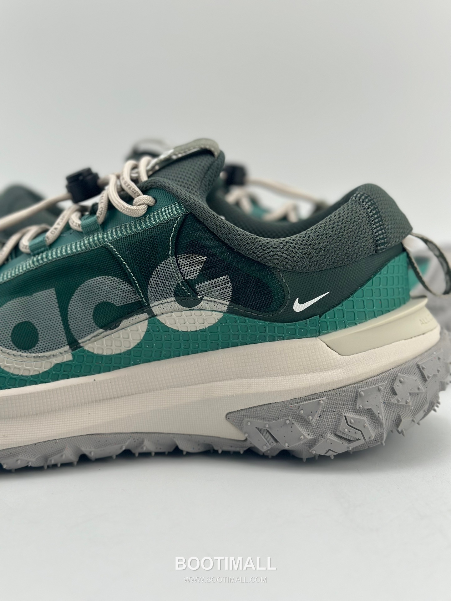 Nike ACG Mountain Fly 2 Low Mesh Trail Sneakers 나이키 ACG 마운틴 플라이 2 로우 메쉬 트레일 스니커즈
--- 9