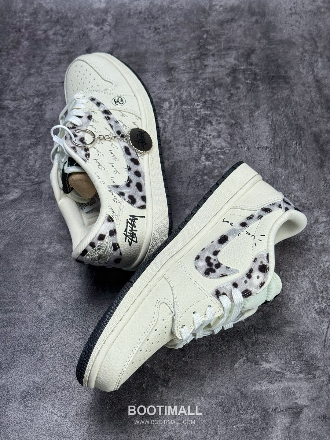 Nike Air Jordan 1 Low OG Leather Low Sneakers 나이키 에어 조던 1 로우 OG 레더 로우 스니커즈
--- 3