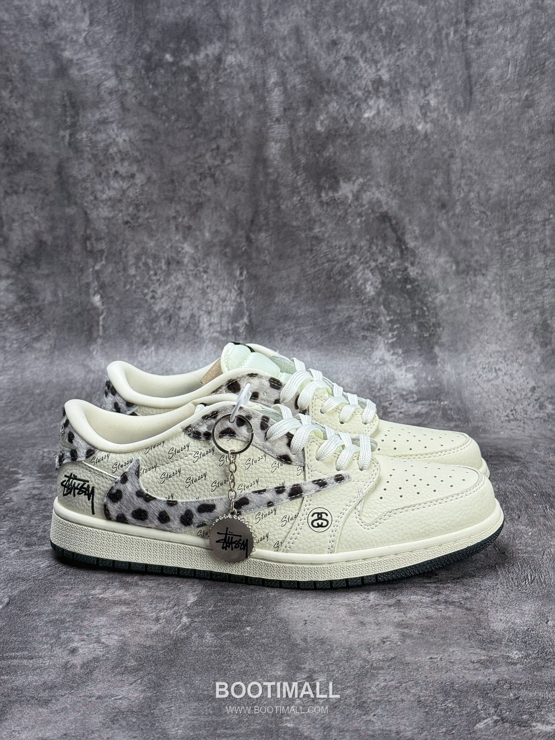 Nike Air Jordan 1 Low OG Leather Low Sneakers 나이키 에어 조던 1 로우 OG 레더 로우 스니커즈
--- 5