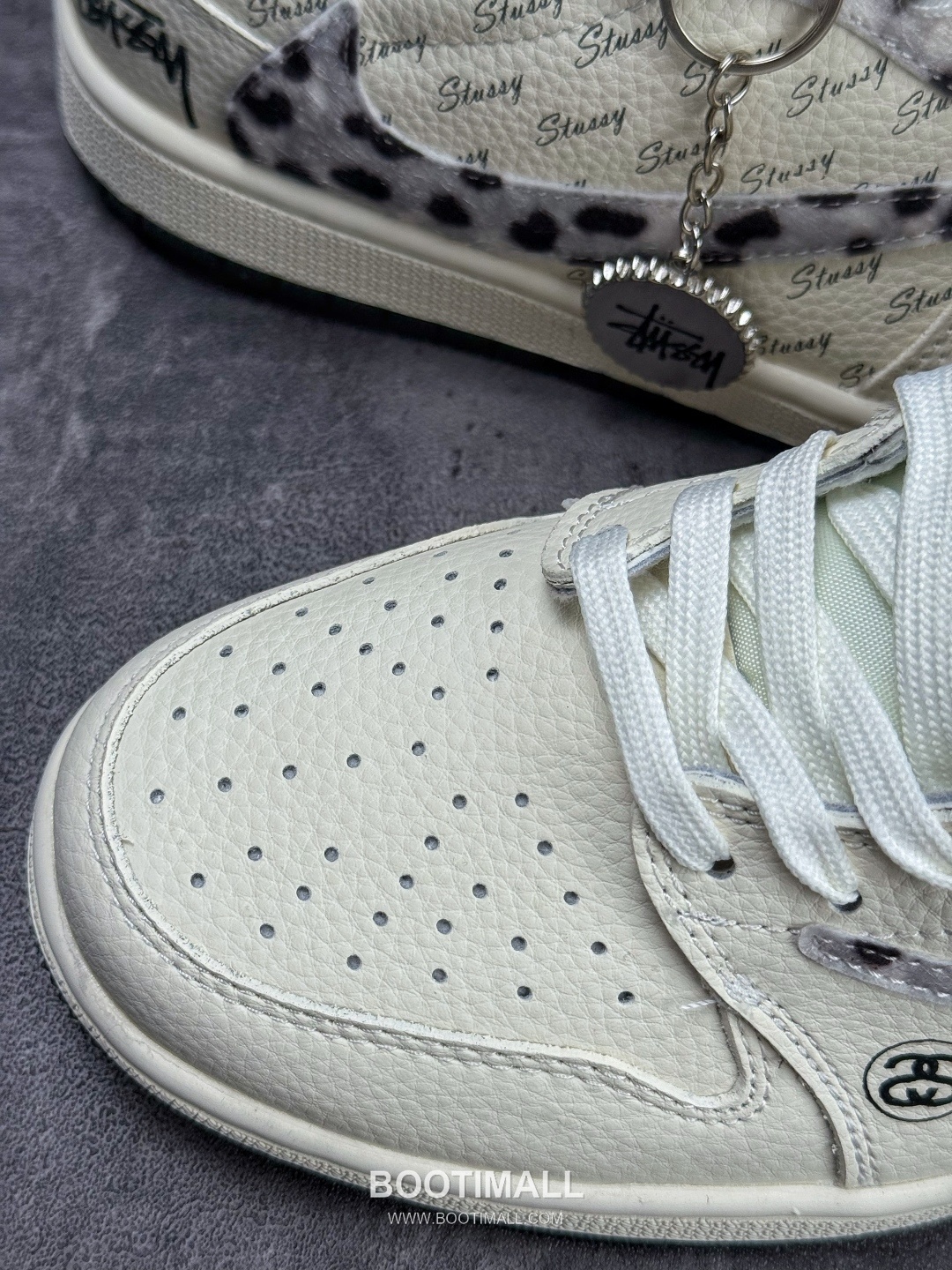 Nike Air Jordan 1 Low OG Leather Low Sneakers 나이키 에어 조던 1 로우 OG 레더 로우 스니커즈
--- 8