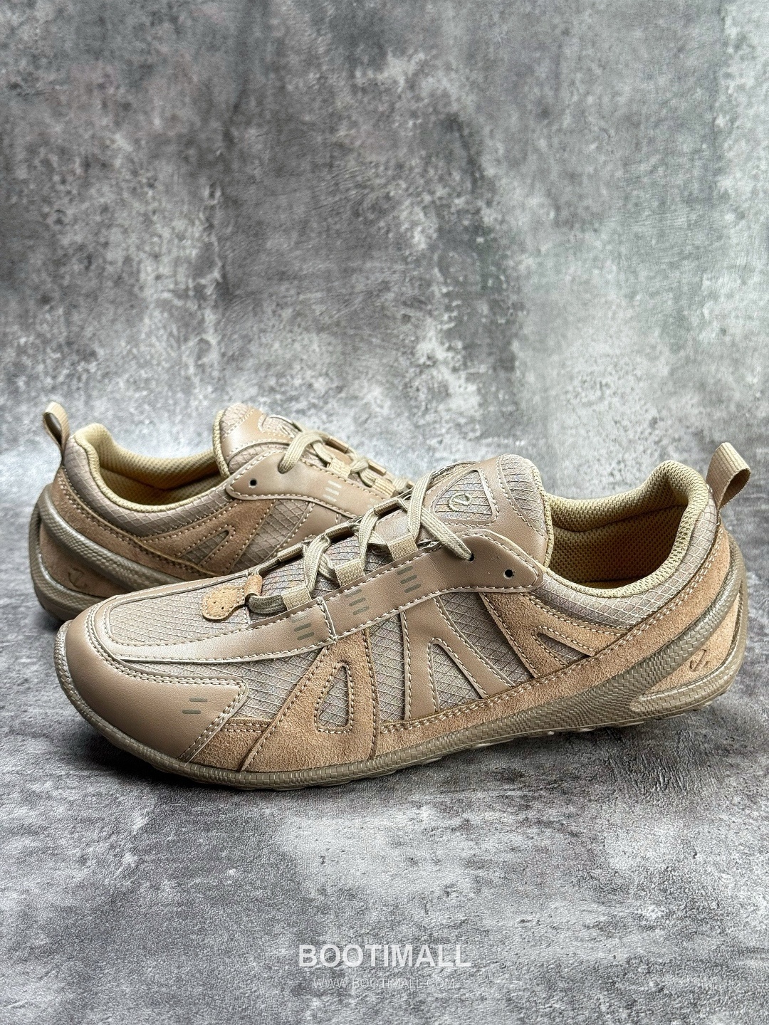 Ecco Biom Lite W Mesh Leather Low Sneakers 에코 바이옴 라이트 W 메쉬 레더 로우 스니커즈
--- 1