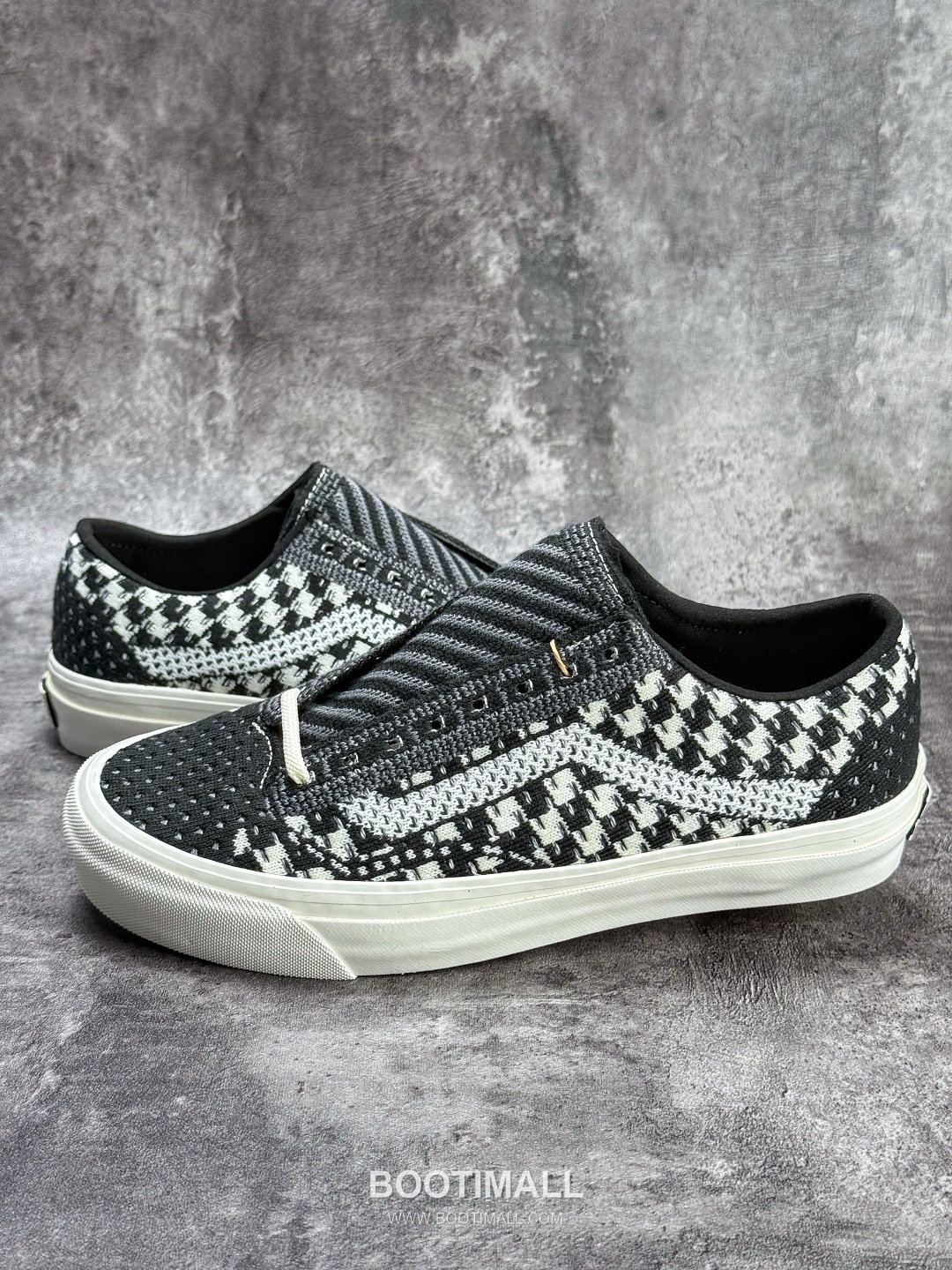 Vans OTW Old Skool 36 Knit Mesh Low Sneakers 반스 OTW 올드스쿨 36 니트 메쉬 로우 스니커즈
--- 1