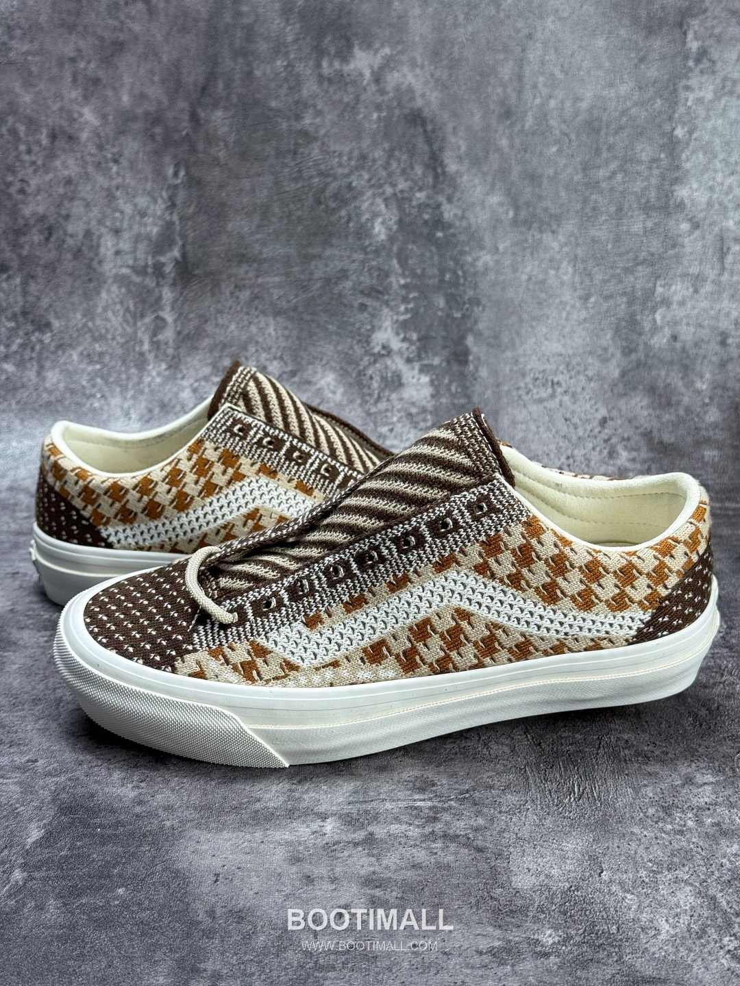 Vans OTW Old Skool 36 Knit Mesh Low Sneakers 반스 OTW 올드스쿨 36 니트 메쉬 로우 스니커즈

--- 1