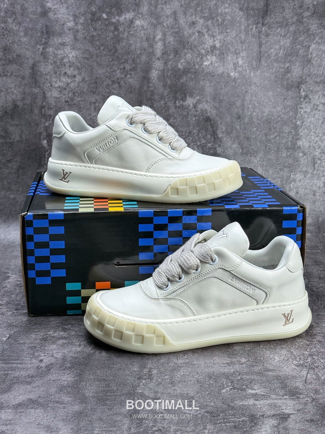 Louis Vuitton Tilted Monogram Denim Low Sneakers 루이비통 틸티드 모노그램 데님 로우 스니커즈

--- 4