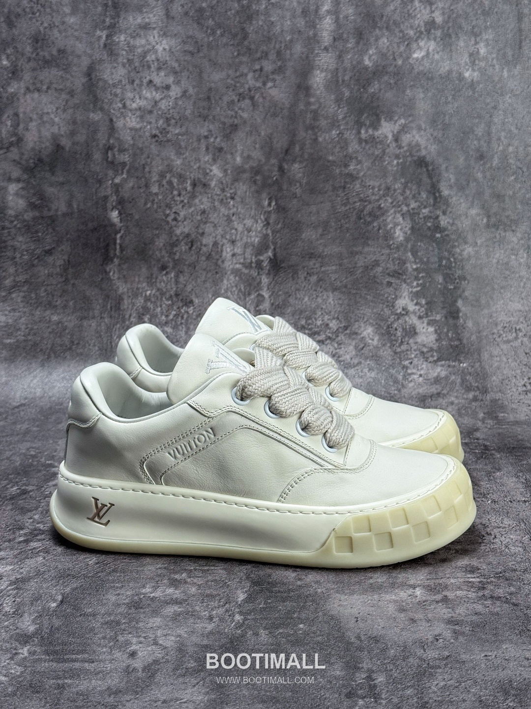 Louis Vuitton Tilted Monogram Denim Low Sneakers 루이비통 틸티드 모노그램 데님 로우 스니커즈

--- 5