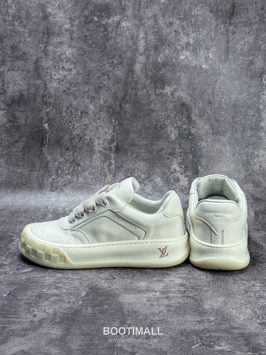 Louis Vuitton Tilted Monogram Denim Low Sneakers 루이비통 틸티드 모노그램 데님 로우 스니커즈

--- 6