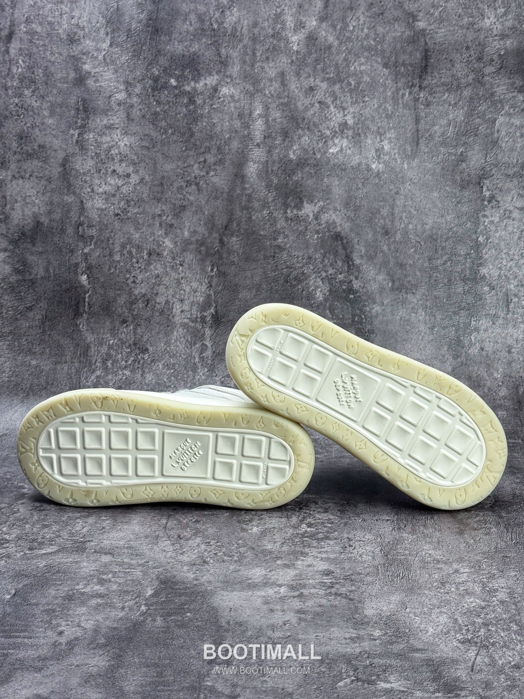 Louis Vuitton Tilted Monogram Denim Low Sneakers 루이비통 틸티드 모노그램 데님 로우 스니커즈

--- 7