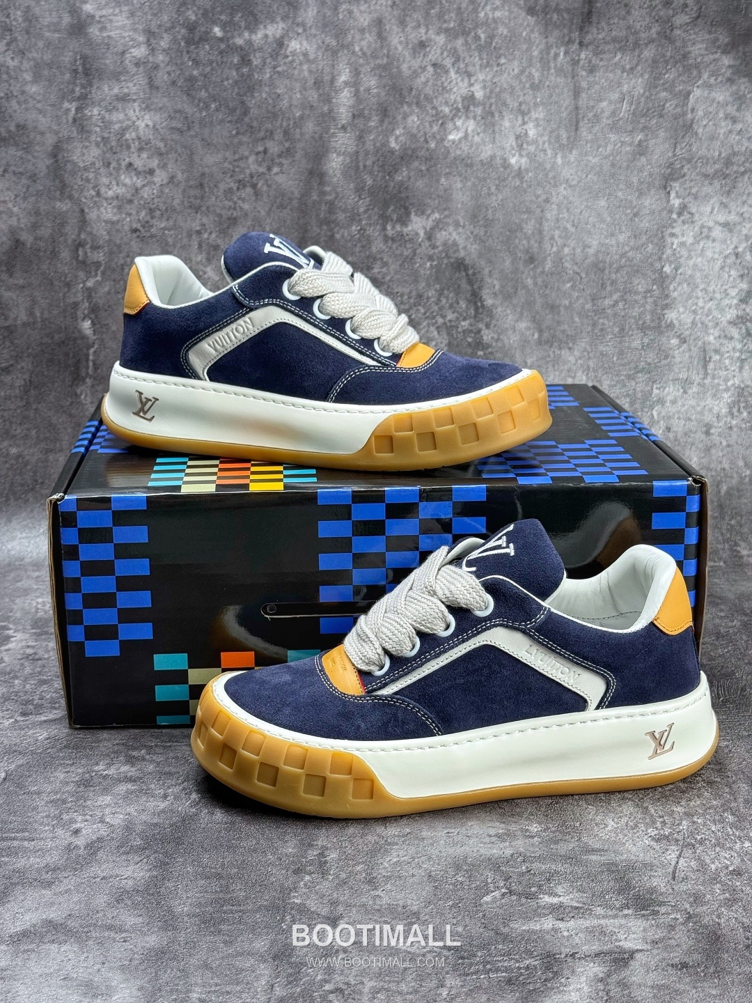 Louis Vuitton Tilted Monogram Denim Low Sneakers 루이비통 틸티드 모노그램 데님 로우 스니커즈
--- 4